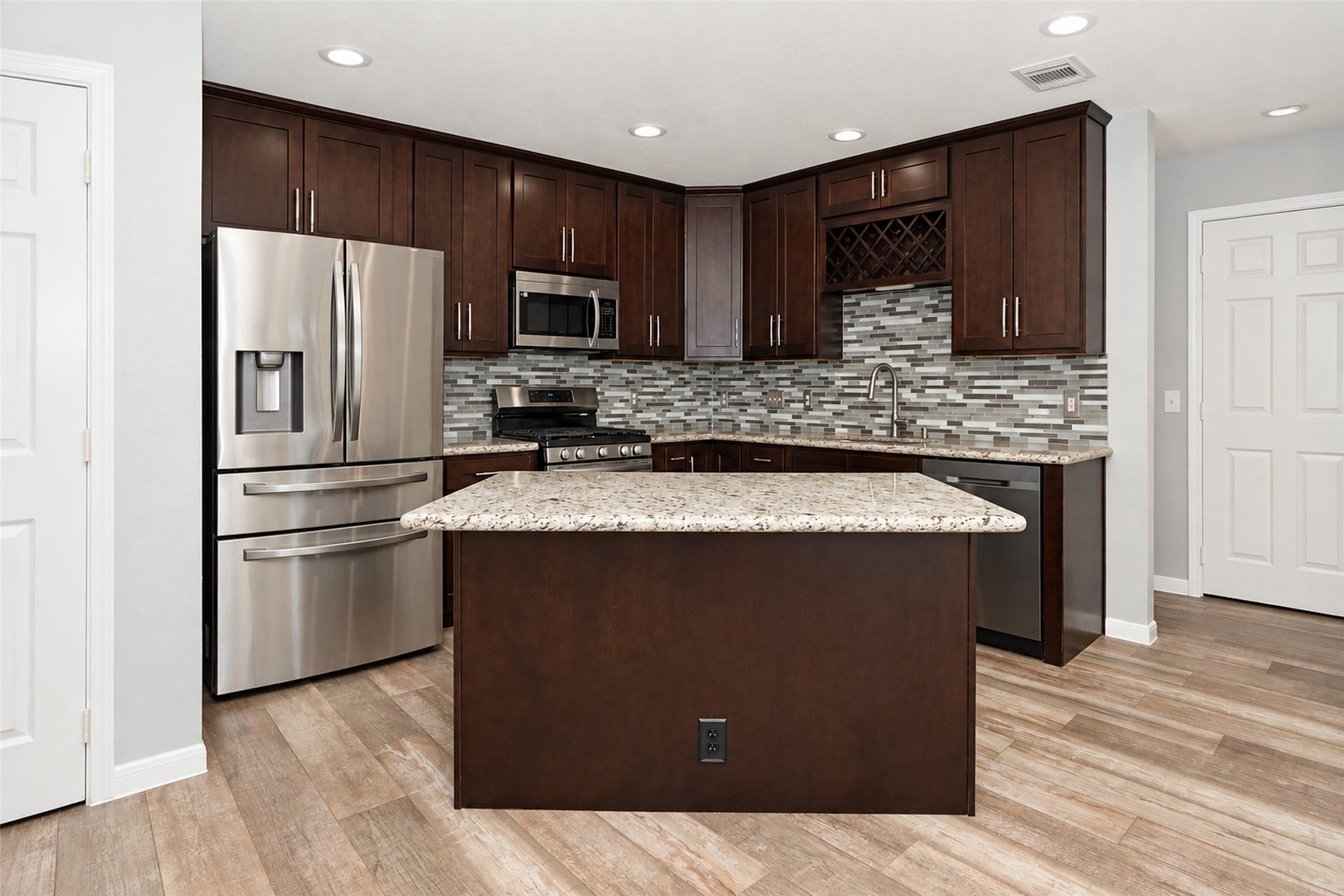 21203 Somerset Park Lane, Katy, TX 77450 Fully equipped kitchen with refrigerator included
