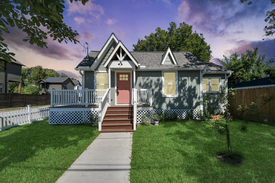 Property photo for 1015 E 32nd Street, Houston, TX