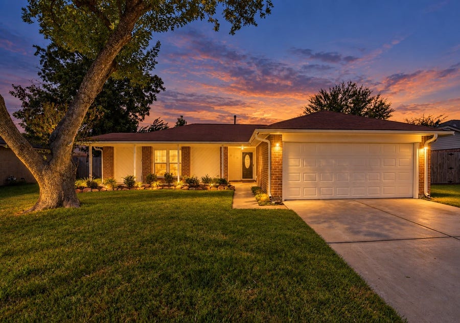 Property photo for 905 River Creek Drive, La Porte, TX