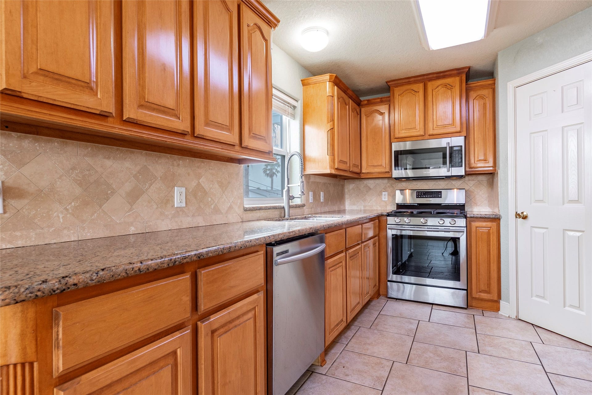 70 Tarpon Street, Bayou Vista, TX 77563 70 Tarpon Street, Bayou Vista, TX 77563