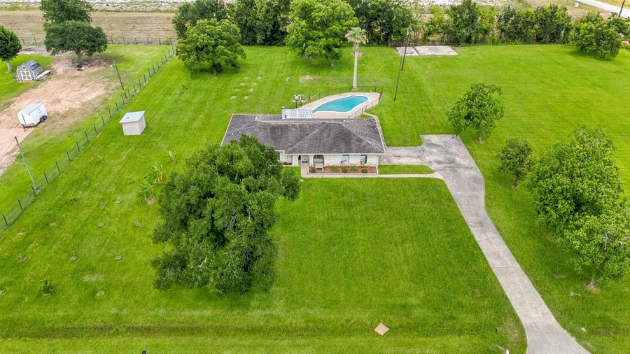 Property photo for 302 County Road 893, Angleton, TX