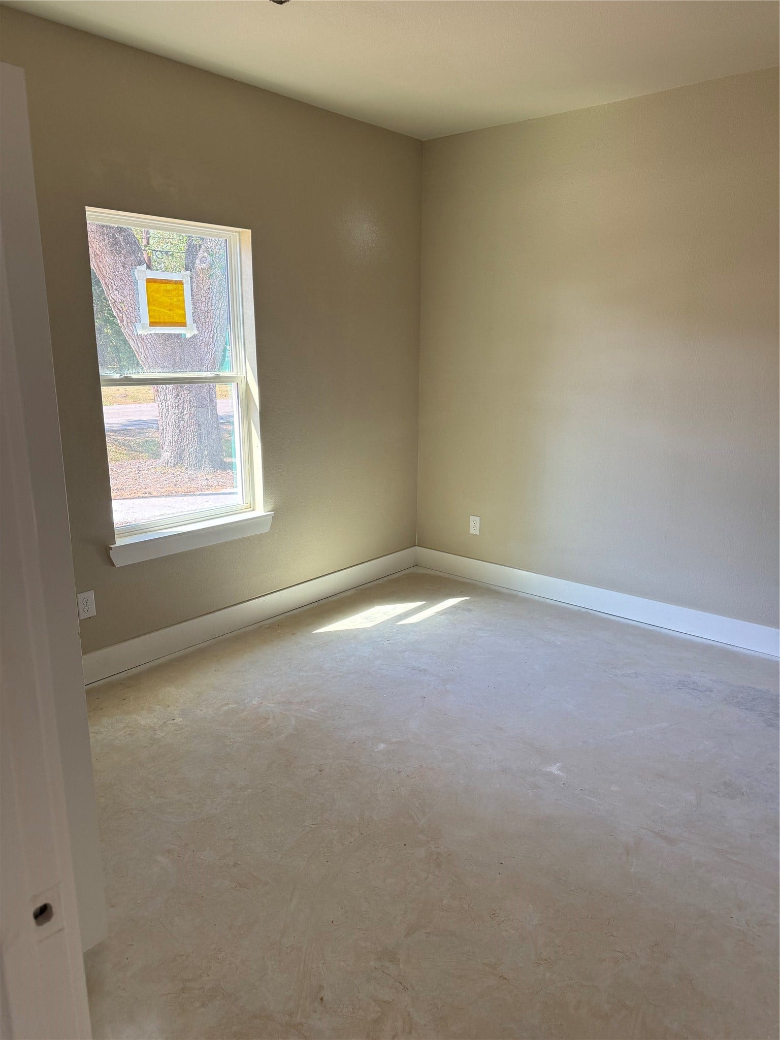 304 N N Ormsby Street, Alvin, TX 77511 Nice size bedrooms for the family