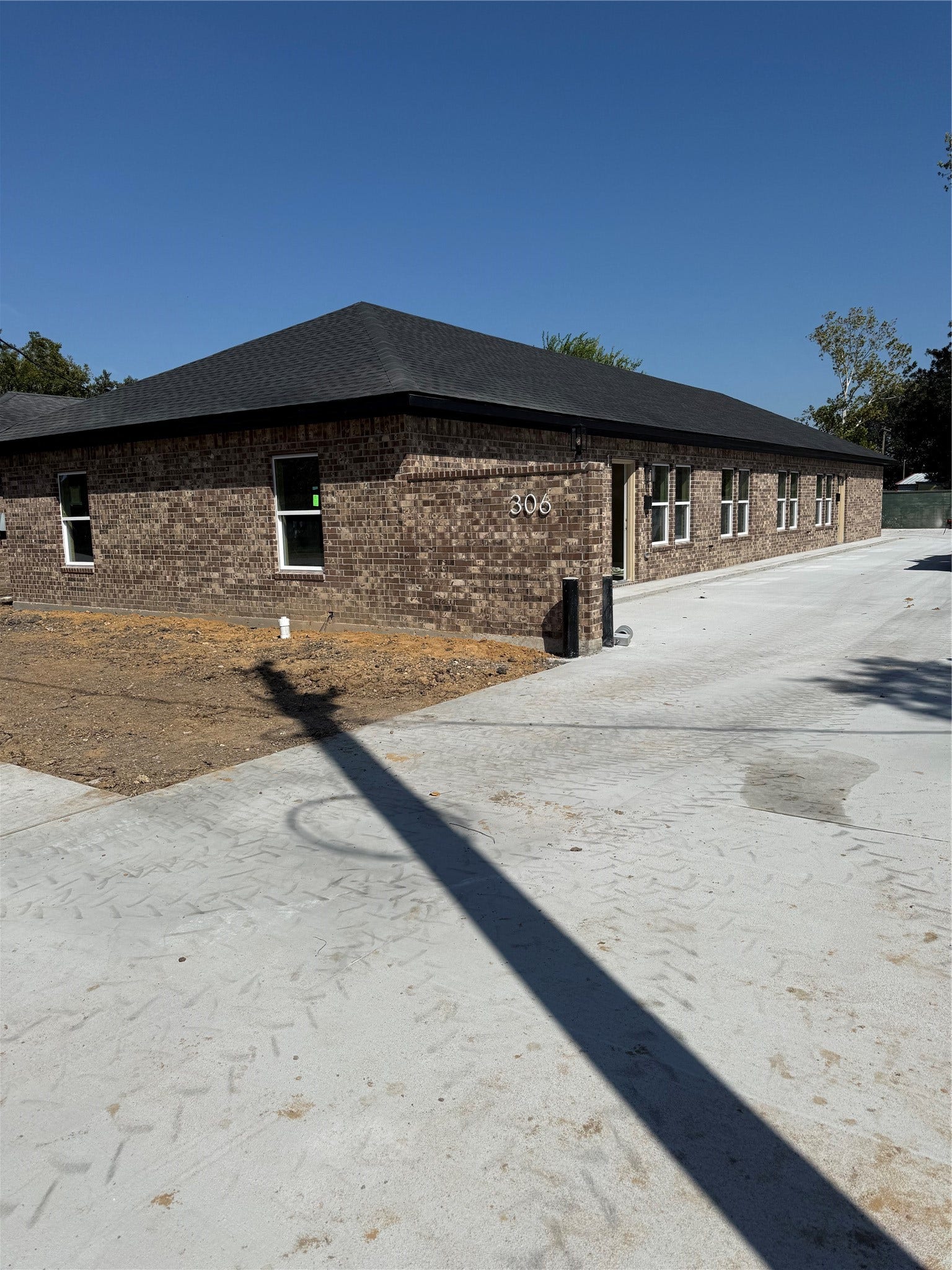 304 N N Ormsby Street, Alvin, TX 77511 Plenty of parking for each unit