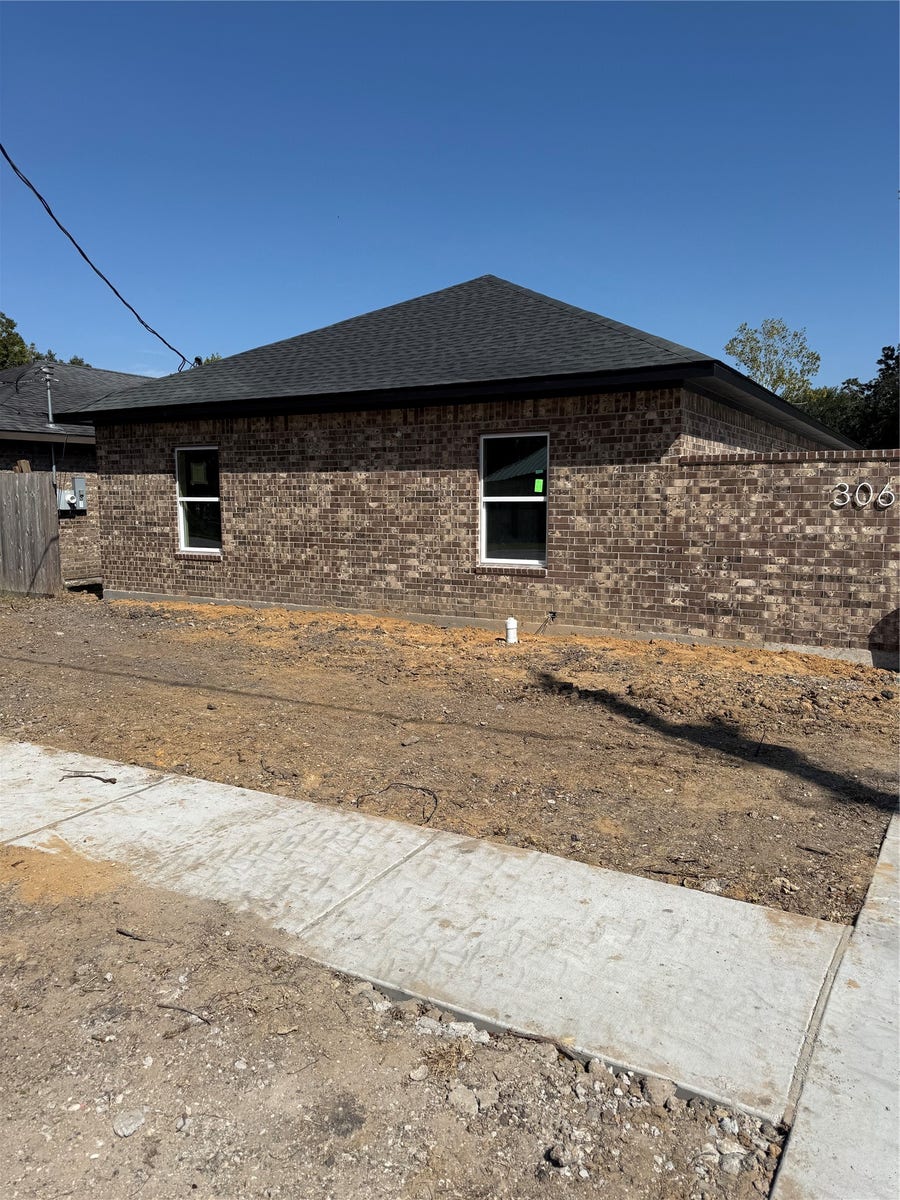 Property photo for 304 N N Ormsby Street, Alvin, TX