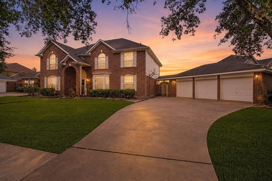 Property photo for 515 Spring Moss Drive, Missouri City, TX