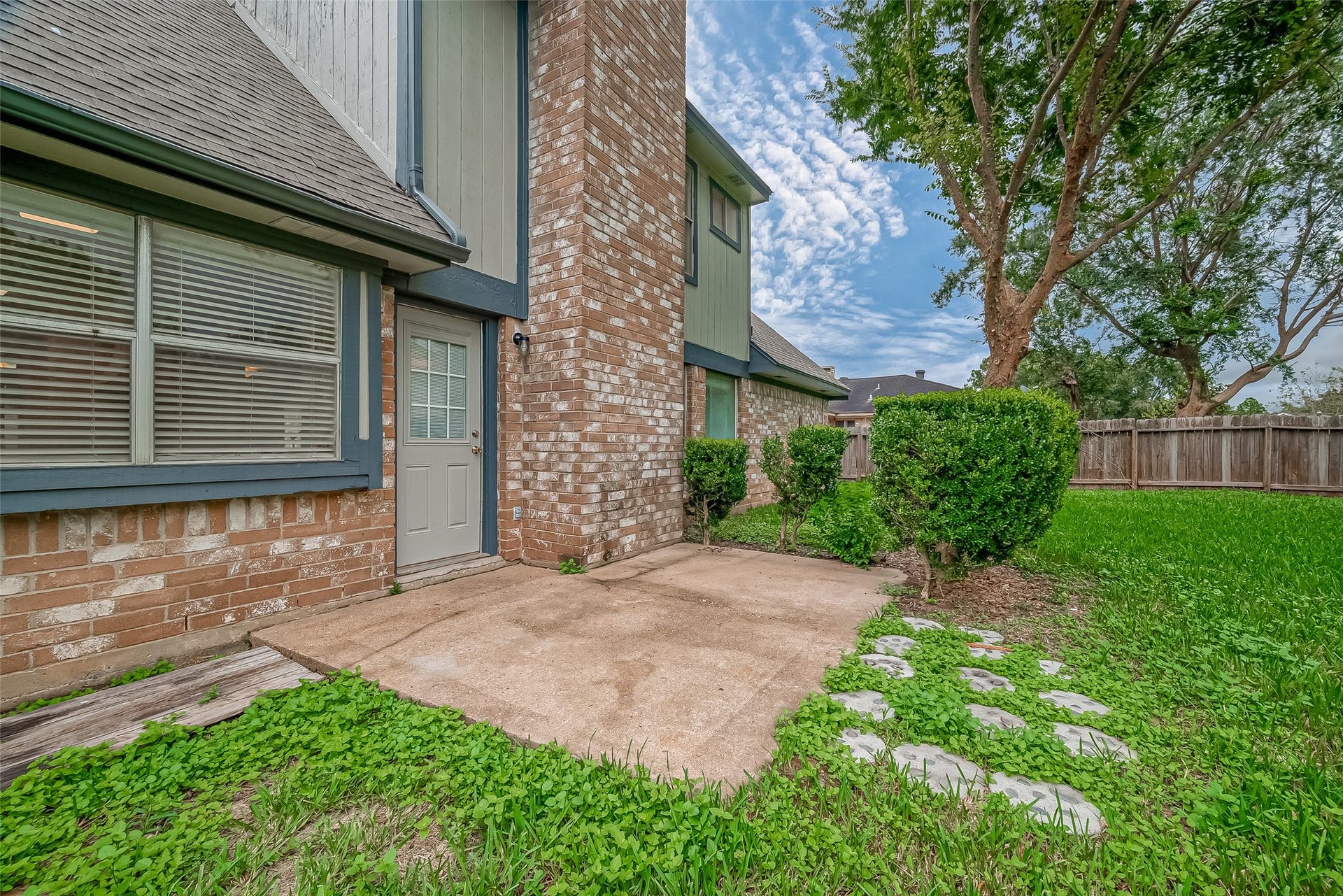 3022 Sam Houston Drive, Sugar Land, TX 77479