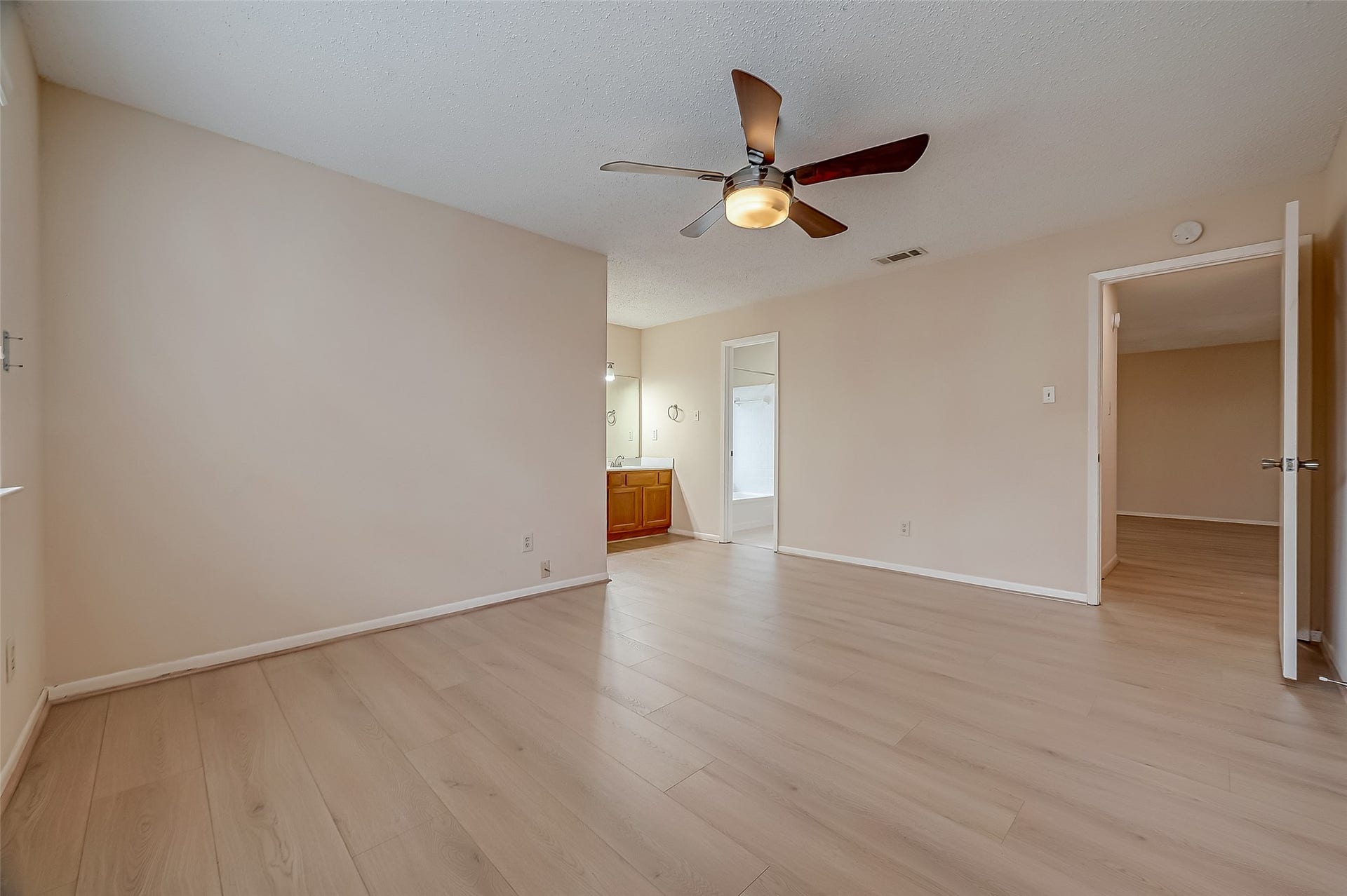 3022 Sam Houston Drive, Sugar Land, TX 77479