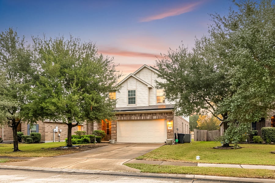Property photo for 6715 Strawberry Brook Lane, Dickinson, TX