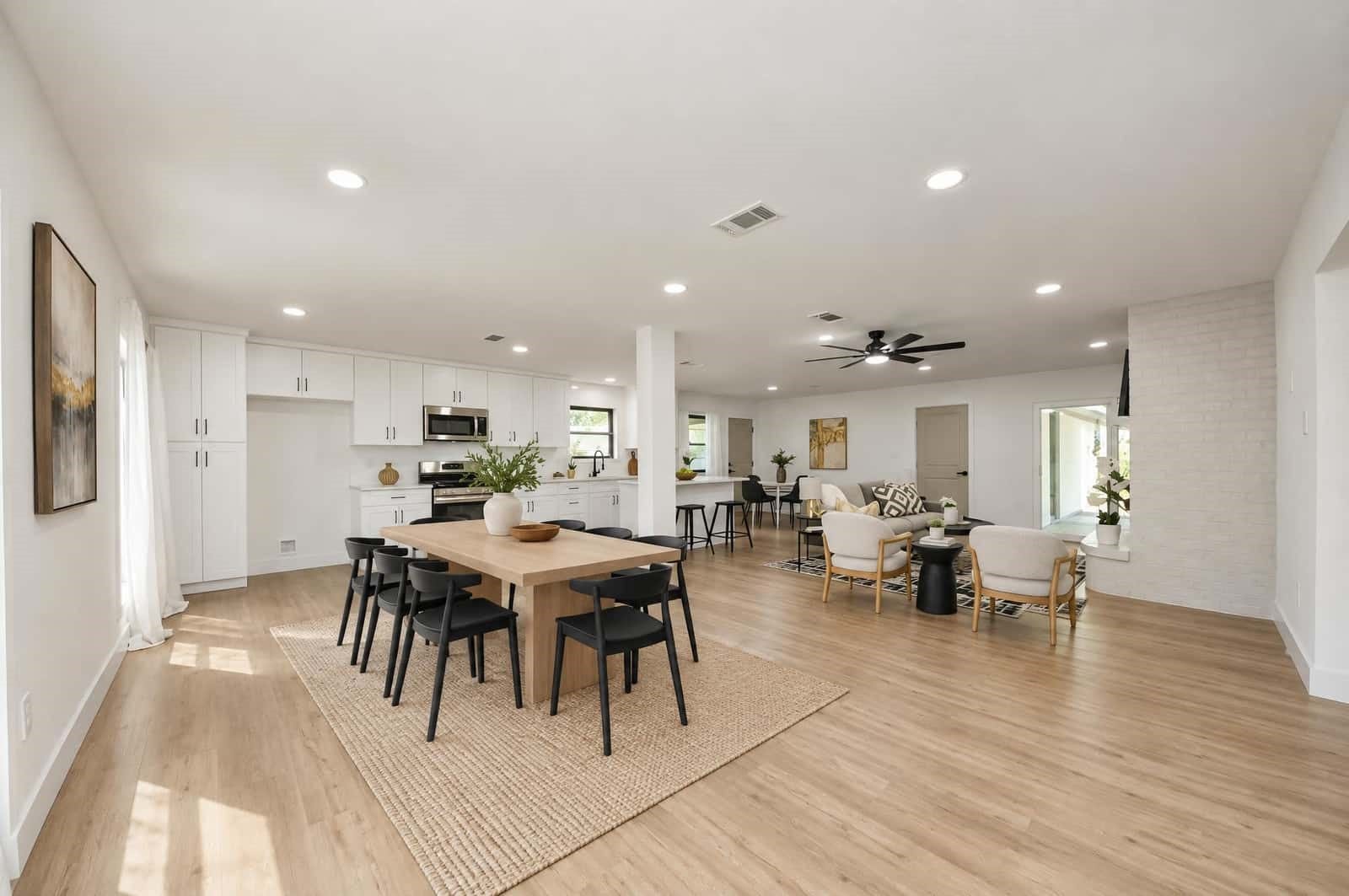 3013 Woodland Drive, Dickinson, TX 77539 Huge open floor plan, perfect for gathering or parties.