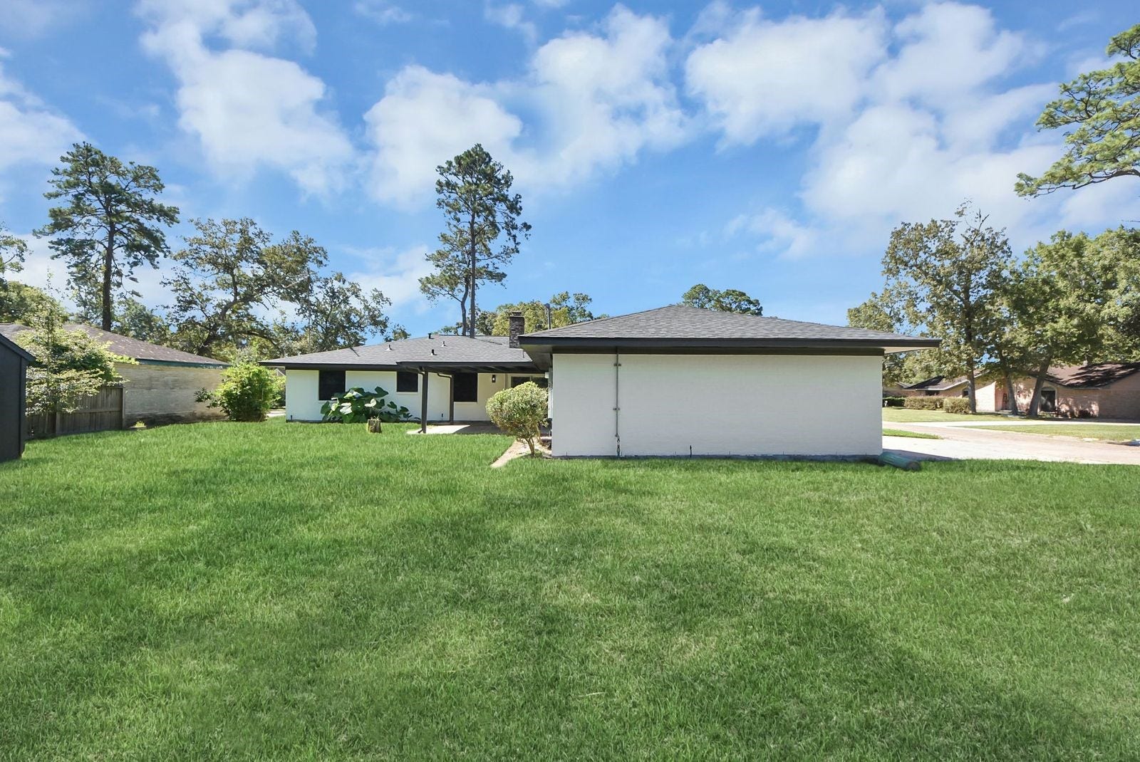 3013 Woodland Drive, Dickinson, TX 77539 Large backyard!