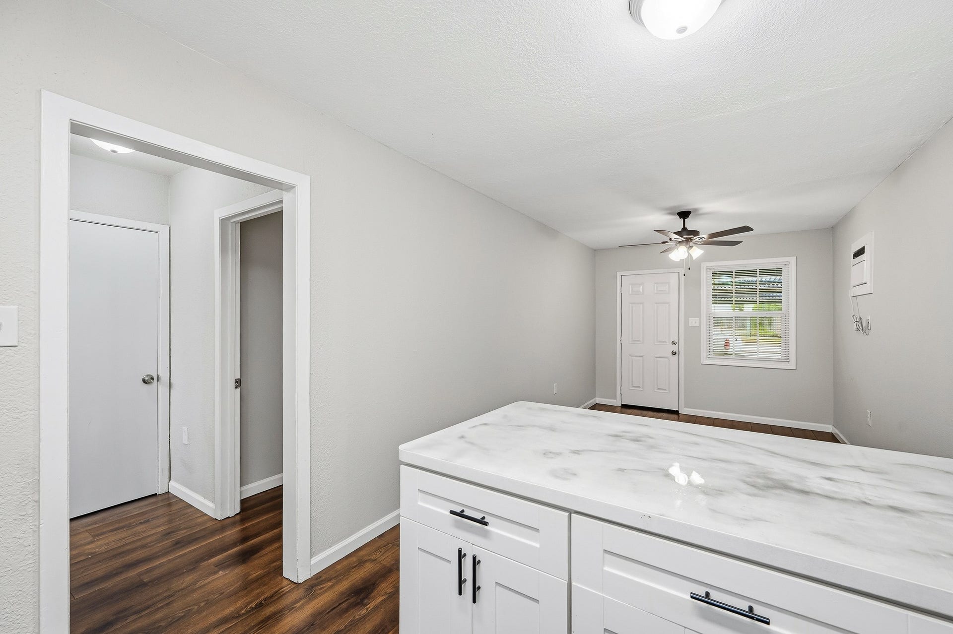 4916 Yale Street, Houston, TX 77022 4916 Yale Street, Houston, TX 77022