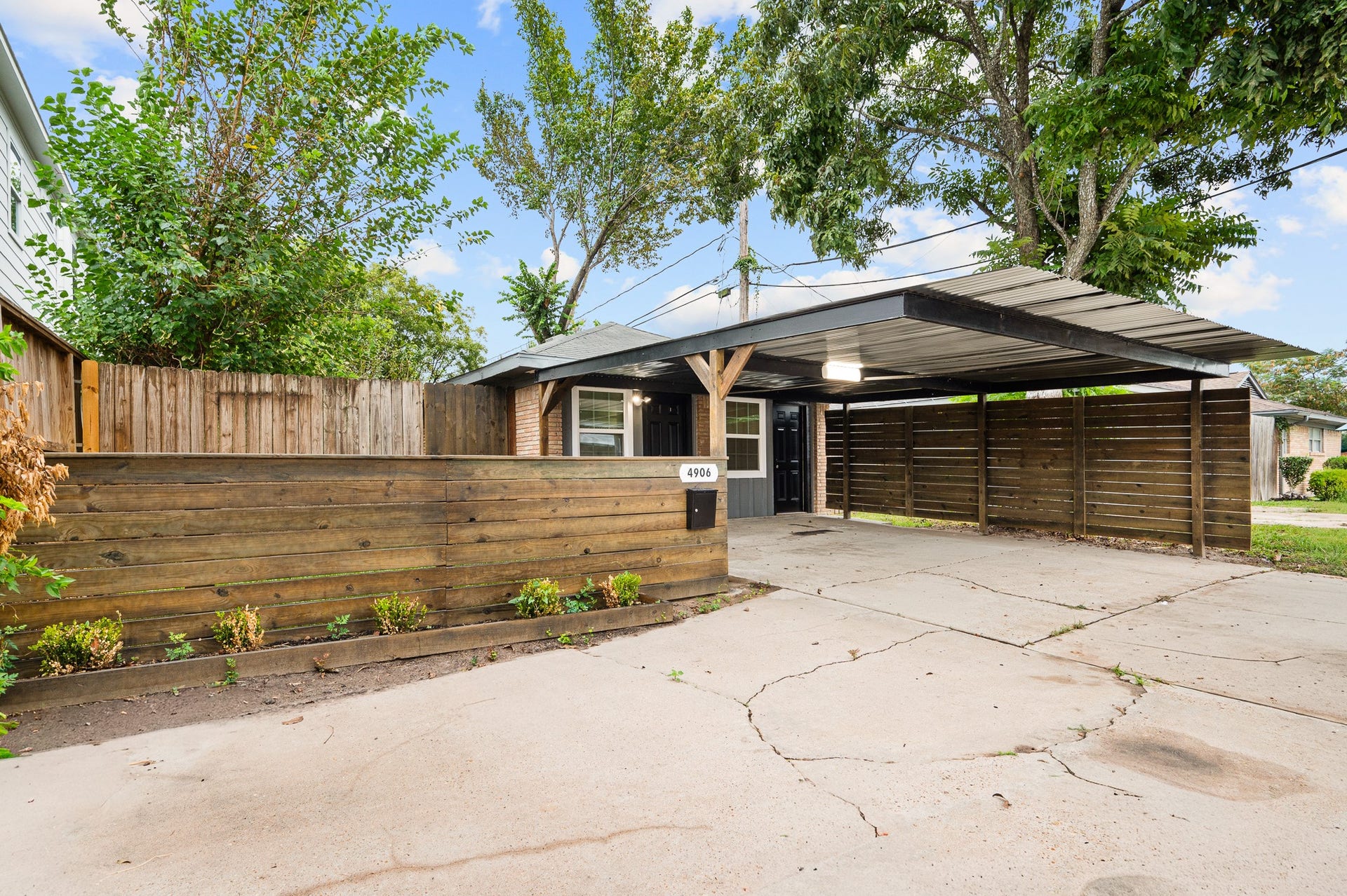4916 Yale Street, Houston, TX 77022 4916 Yale Street, Houston, TX 77022