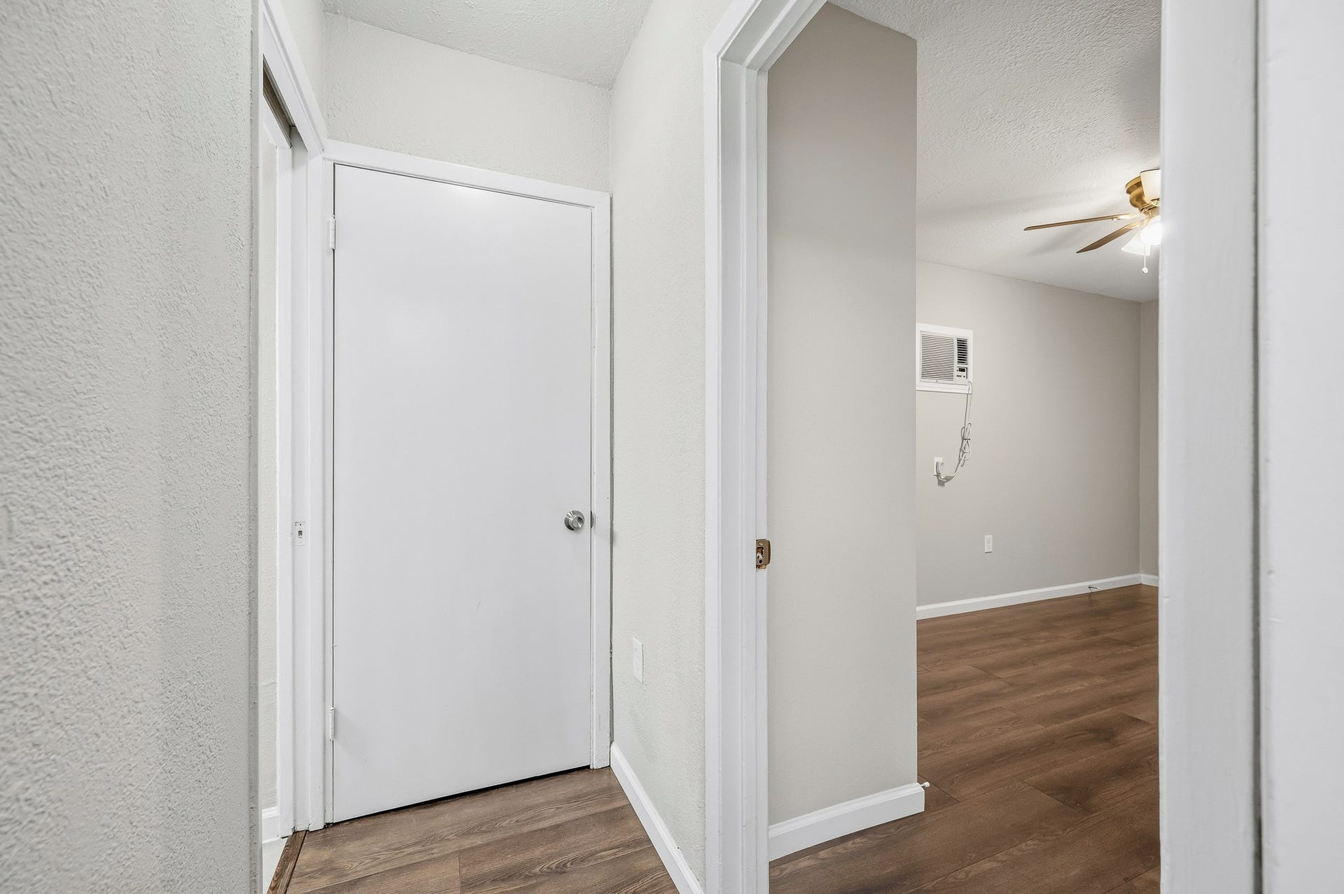4916 Yale Street, Houston, TX 77022 4916 Yale Street, Houston, TX 77022