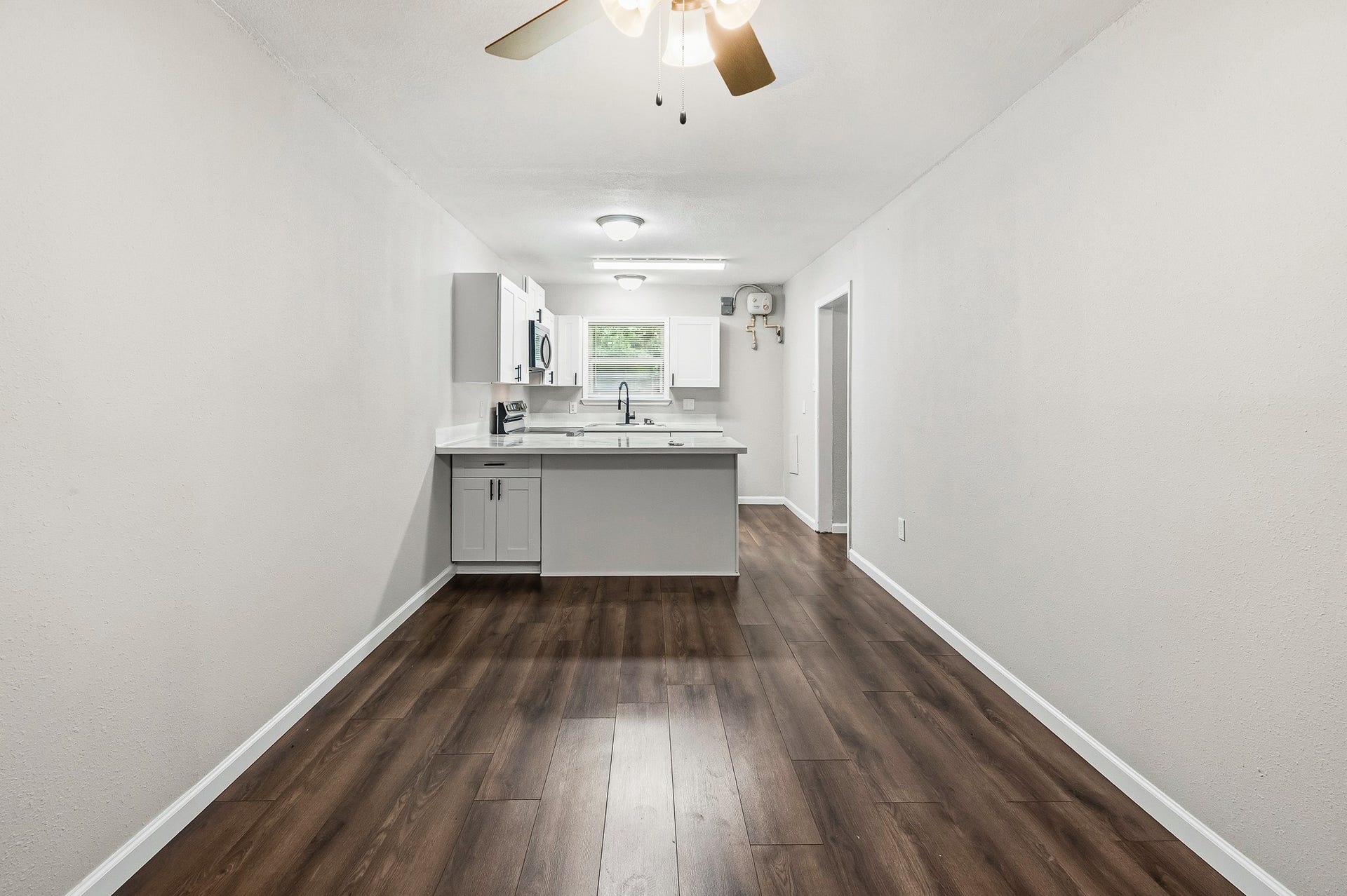 4916 Yale Street, Houston, TX 77022 4916 Yale Street, Houston, TX 77022