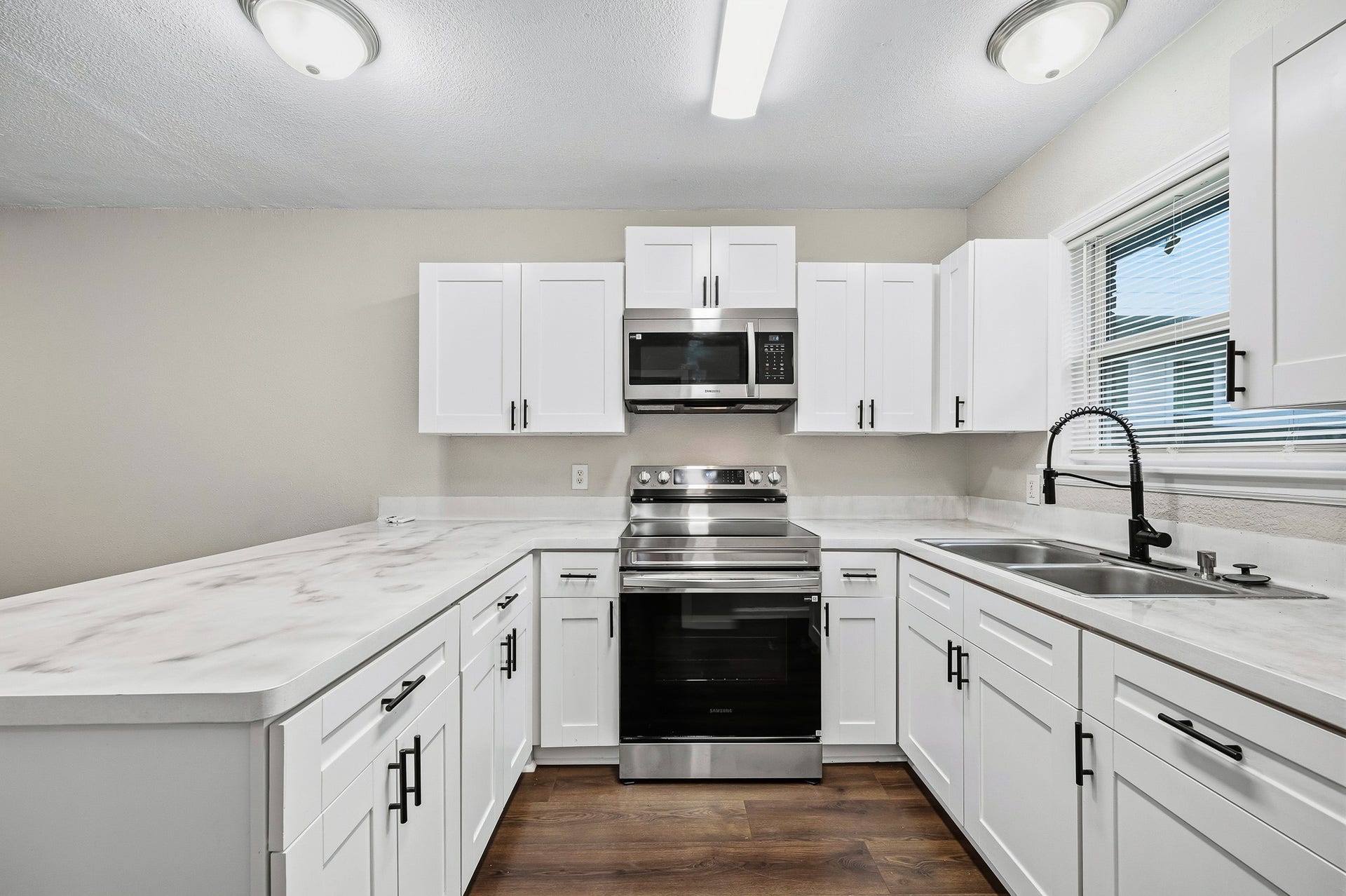 4916 Yale Street, Houston, TX 77022 4916 Yale Street, Houston, TX 77022