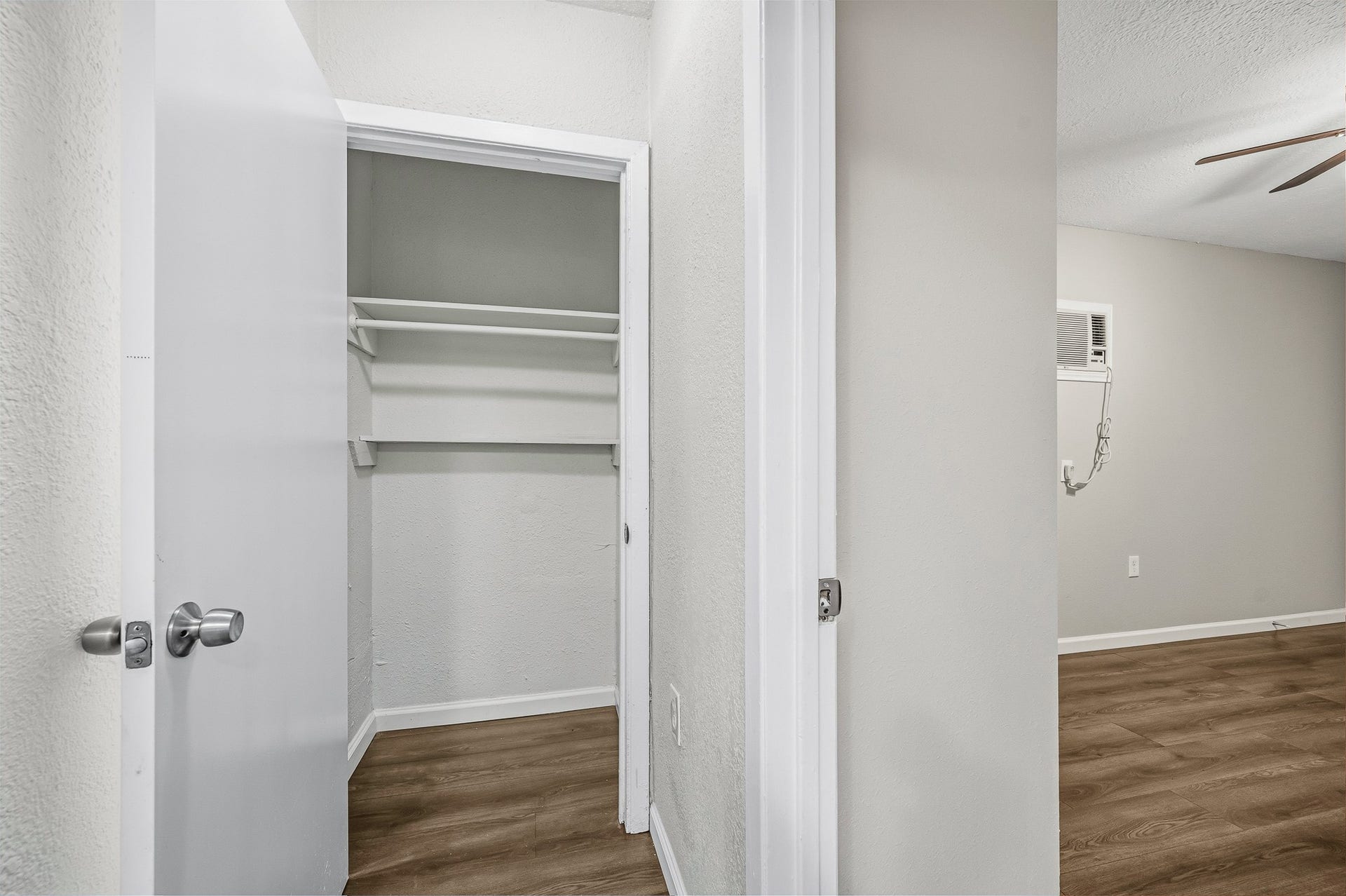 4916 Yale Street, Houston, TX 77022 4916 Yale Street, Houston, TX 77022