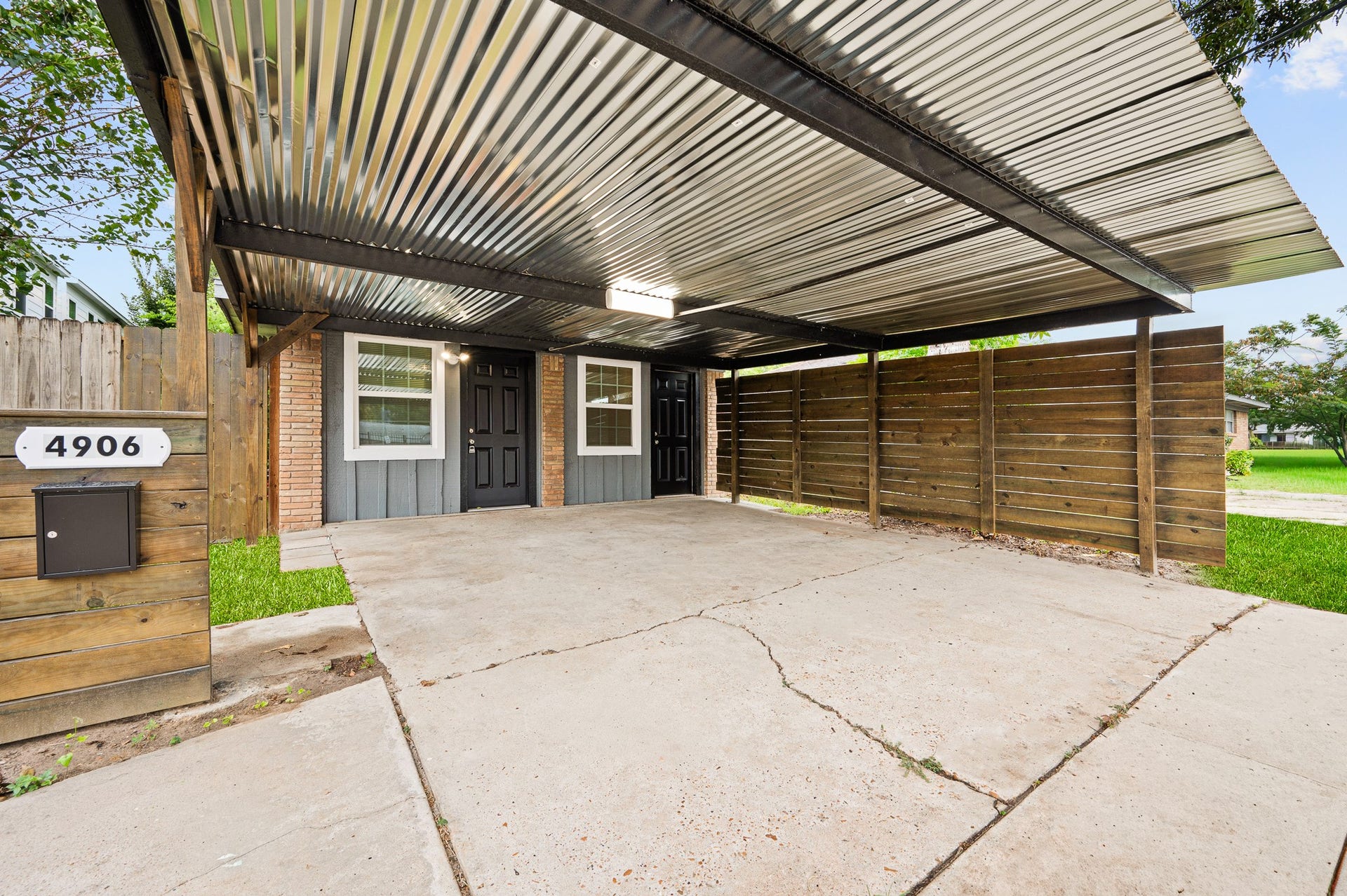 4916 Yale Street, Houston, TX 77022 4916 Yale Street, Houston, TX 77022