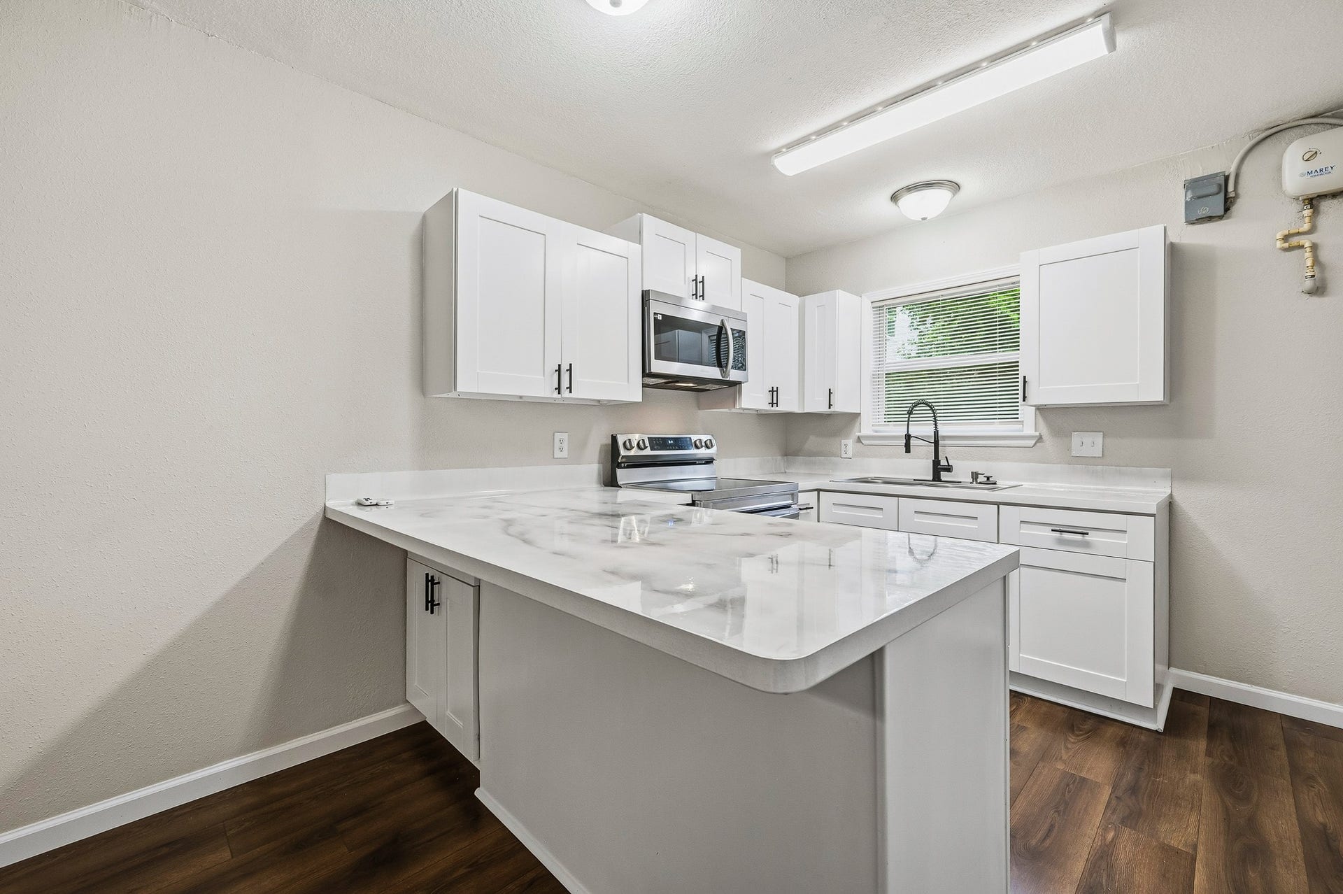 4916 Yale Street, Houston, TX 77022 4916 Yale Street, Houston, TX 77022
