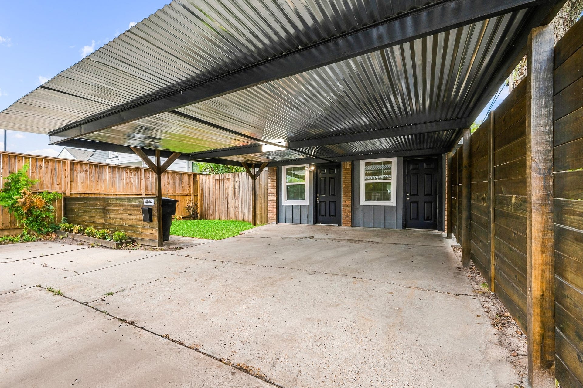 4916 Yale Street, Houston, TX 77022 4916 Yale Street, Houston, TX 77022