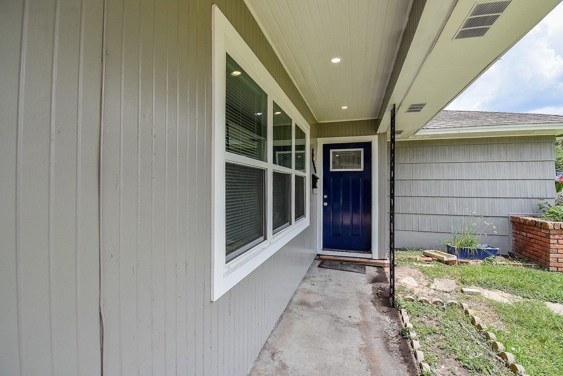 7406 Schiller Street, Houston, TX 77055 Bright and inviting front door!
