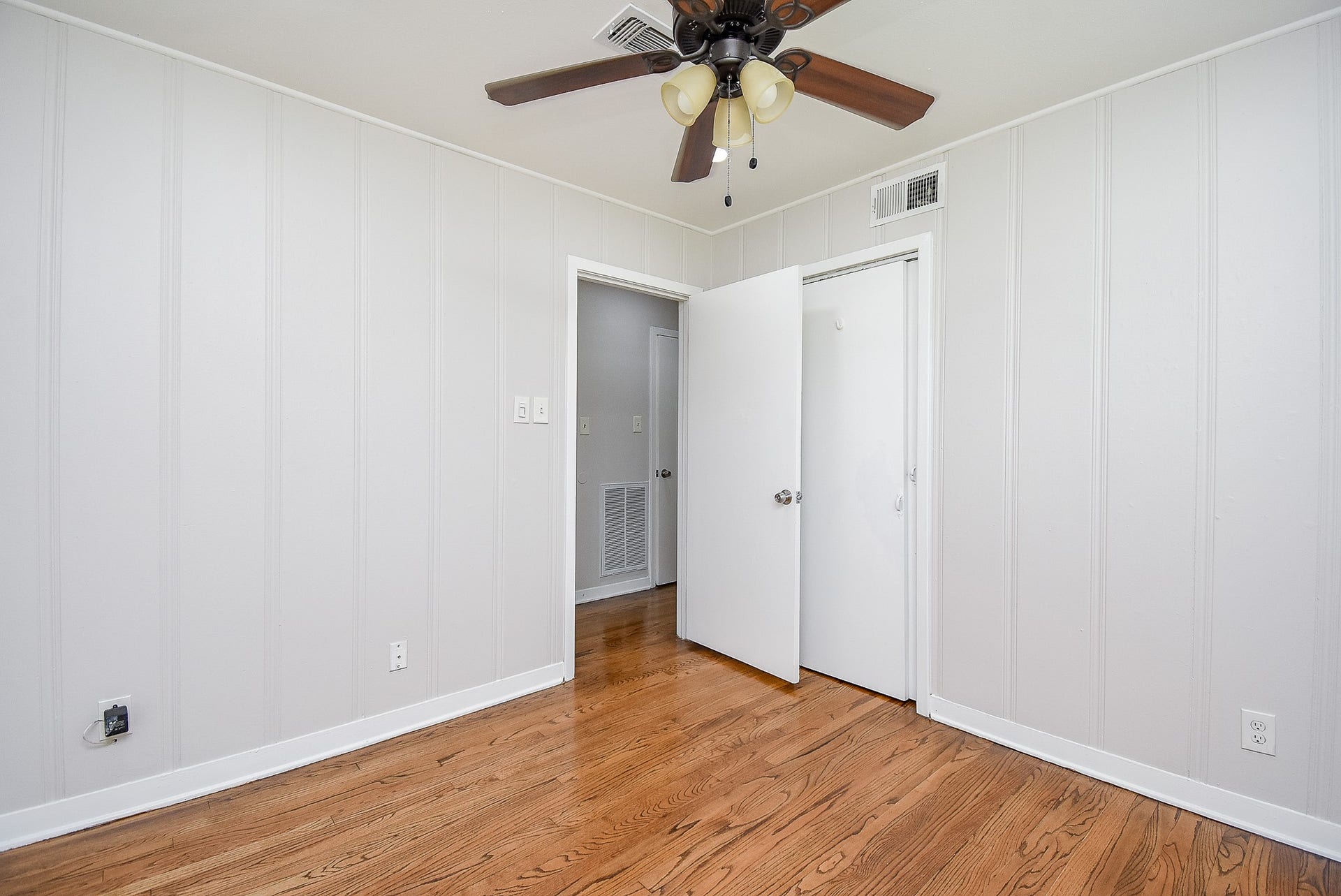 7406 Schiller Street, Houston, TX 77055 7406 Schiller Street, Houston, TX 77055