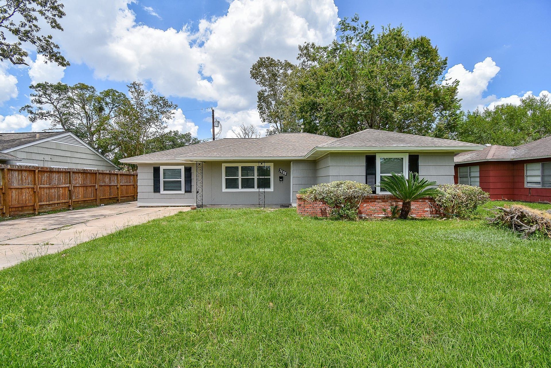 7406 Schiller Street, Houston, TX 77055 Single story ranch home located in spring branch.