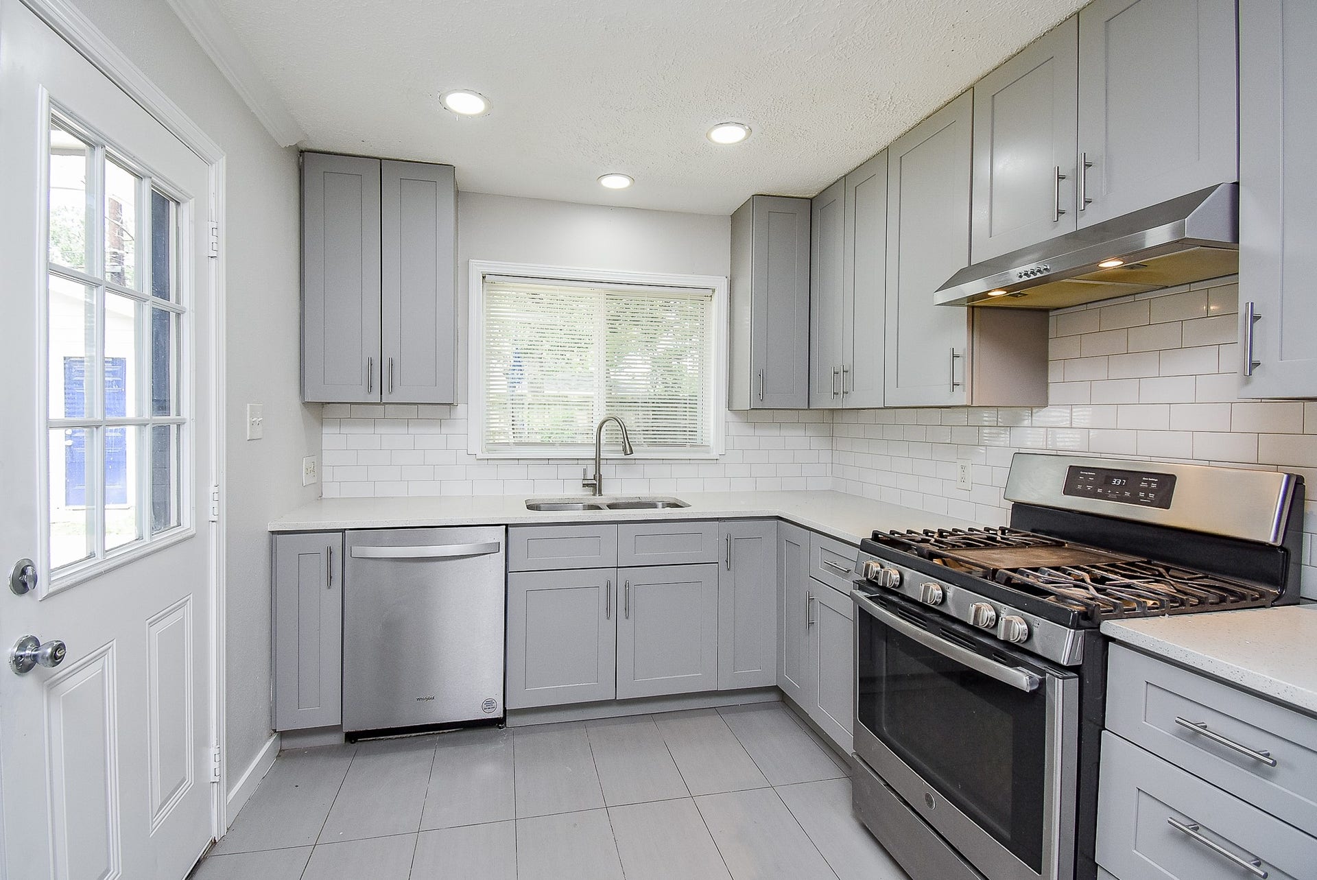 7406 Schiller Street, Houston, TX 77055 A kitchen any chef would appreciate! Note that gleaming white subway tile.