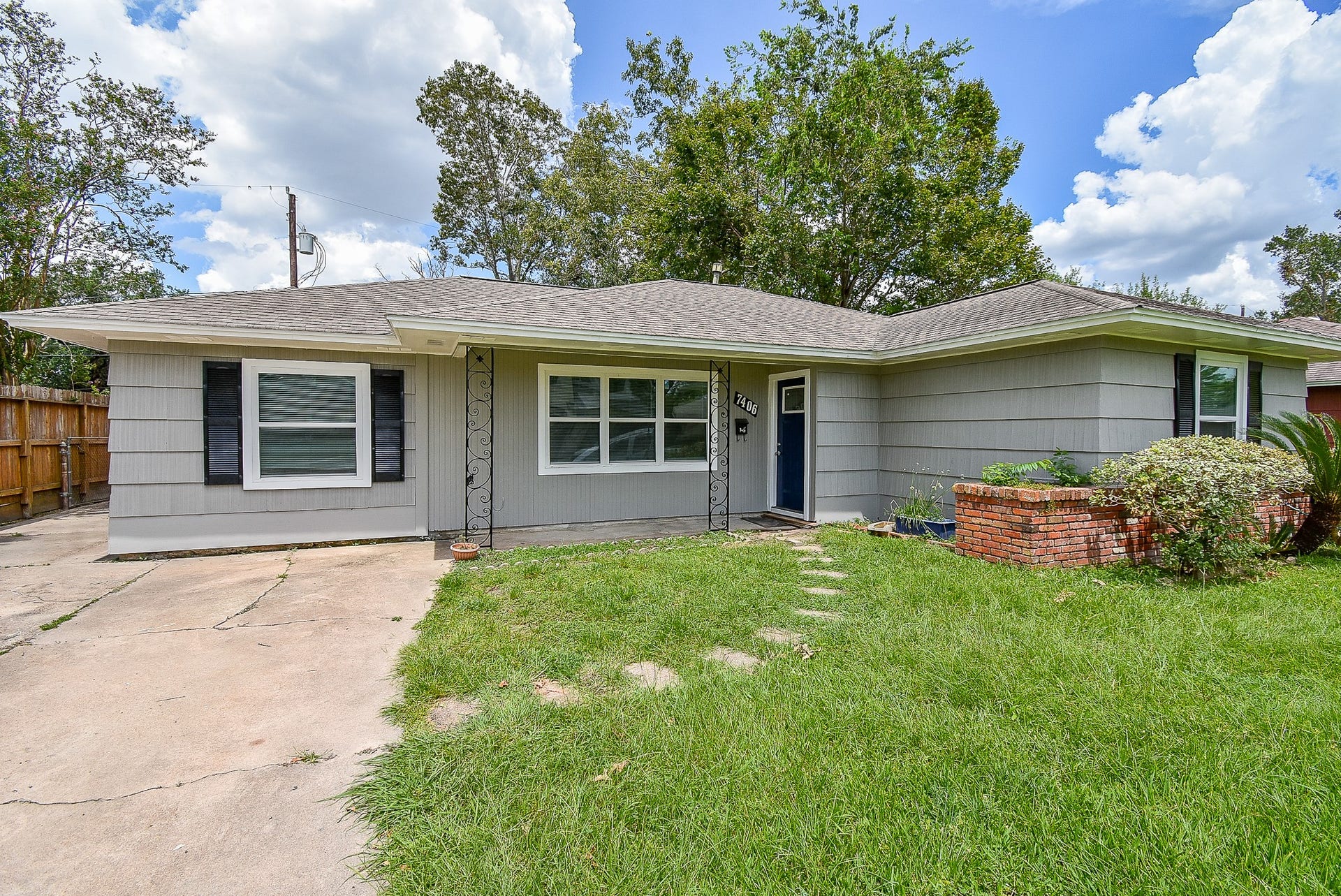 7406 Schiller Street, Houston, TX 77055 Welcome home to 7406 Schiller!