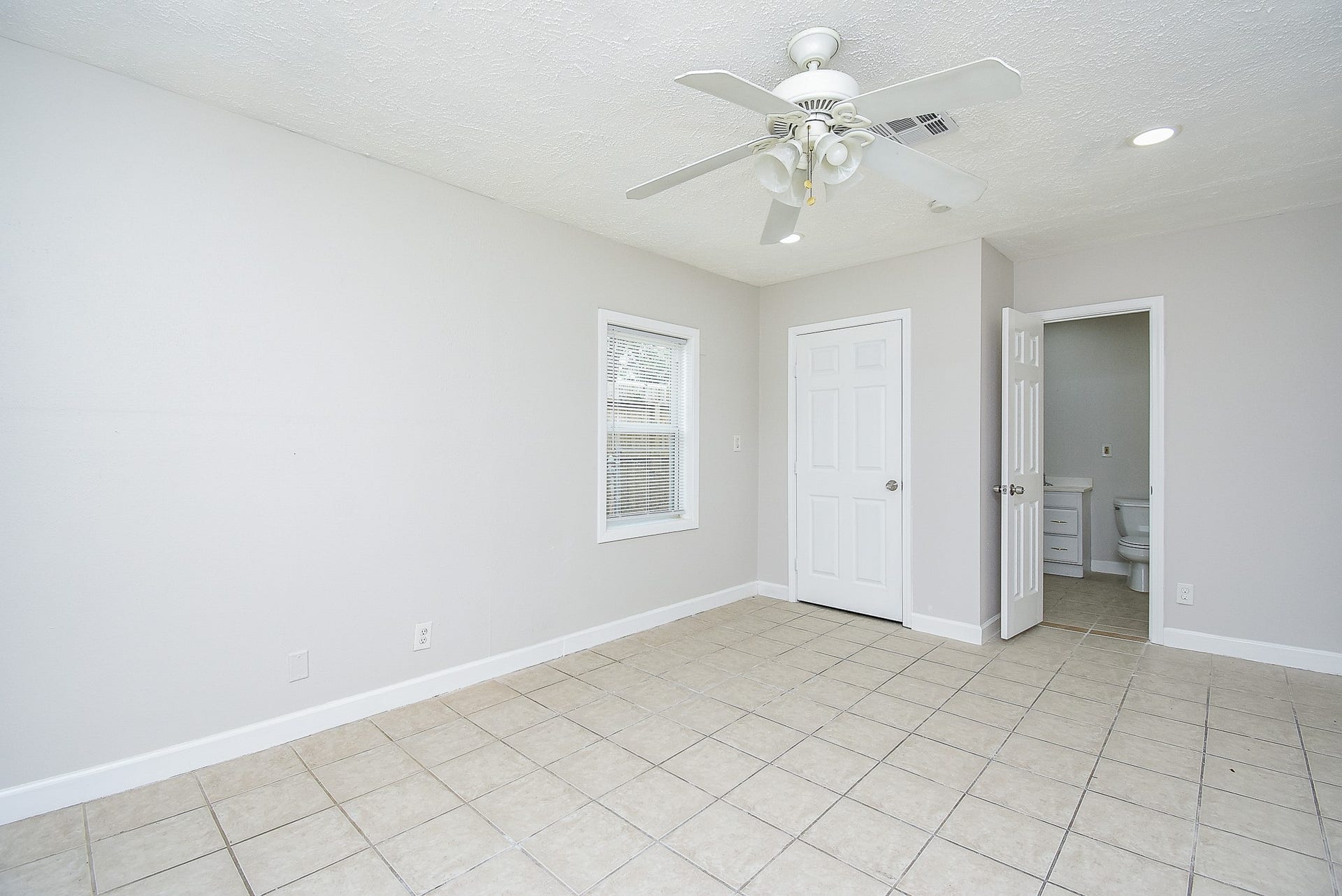 7406 Schiller Street, Houston, TX 77055 This is a full bedroom with en-suite updated bathroom. This would work as a great bedroom for extended family.