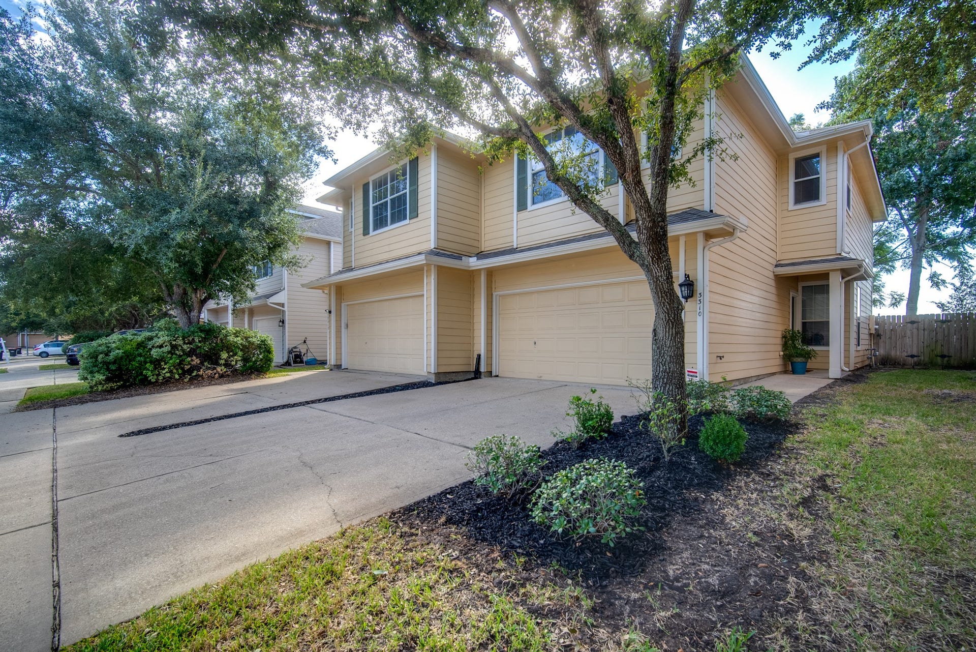 3310 Orchid Trace Lane, Houston, TX 77047 Long double driveway with 2 car garage