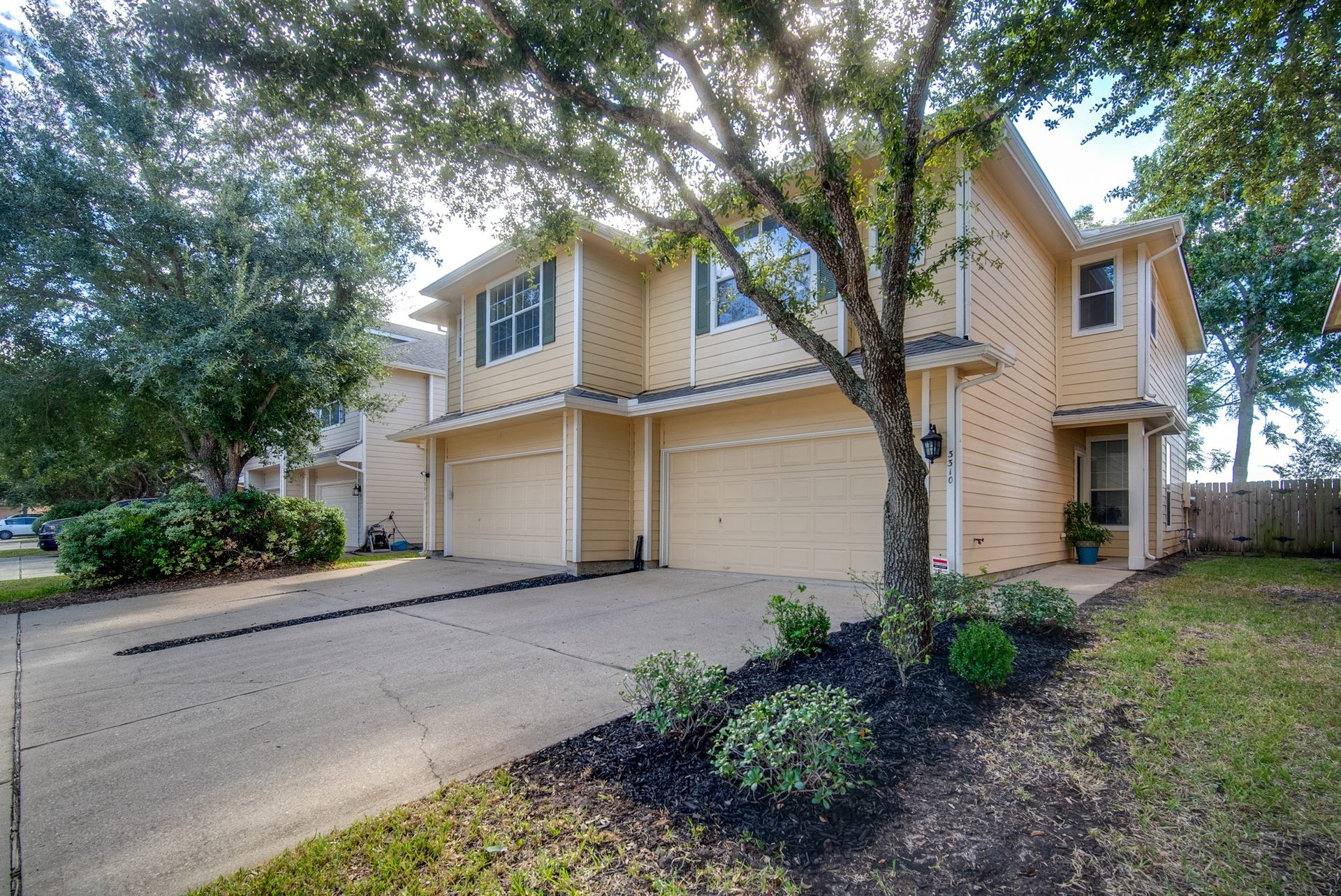 3310 Orchid Trace Lane, Houston, TX 77047 HOA fee covers the exterior of the building