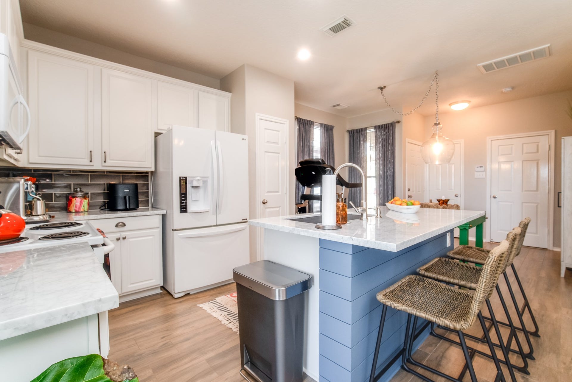 3310 Orchid Trace Lane, Houston, TX 77047 Updated kitchen to entertain your family and guests