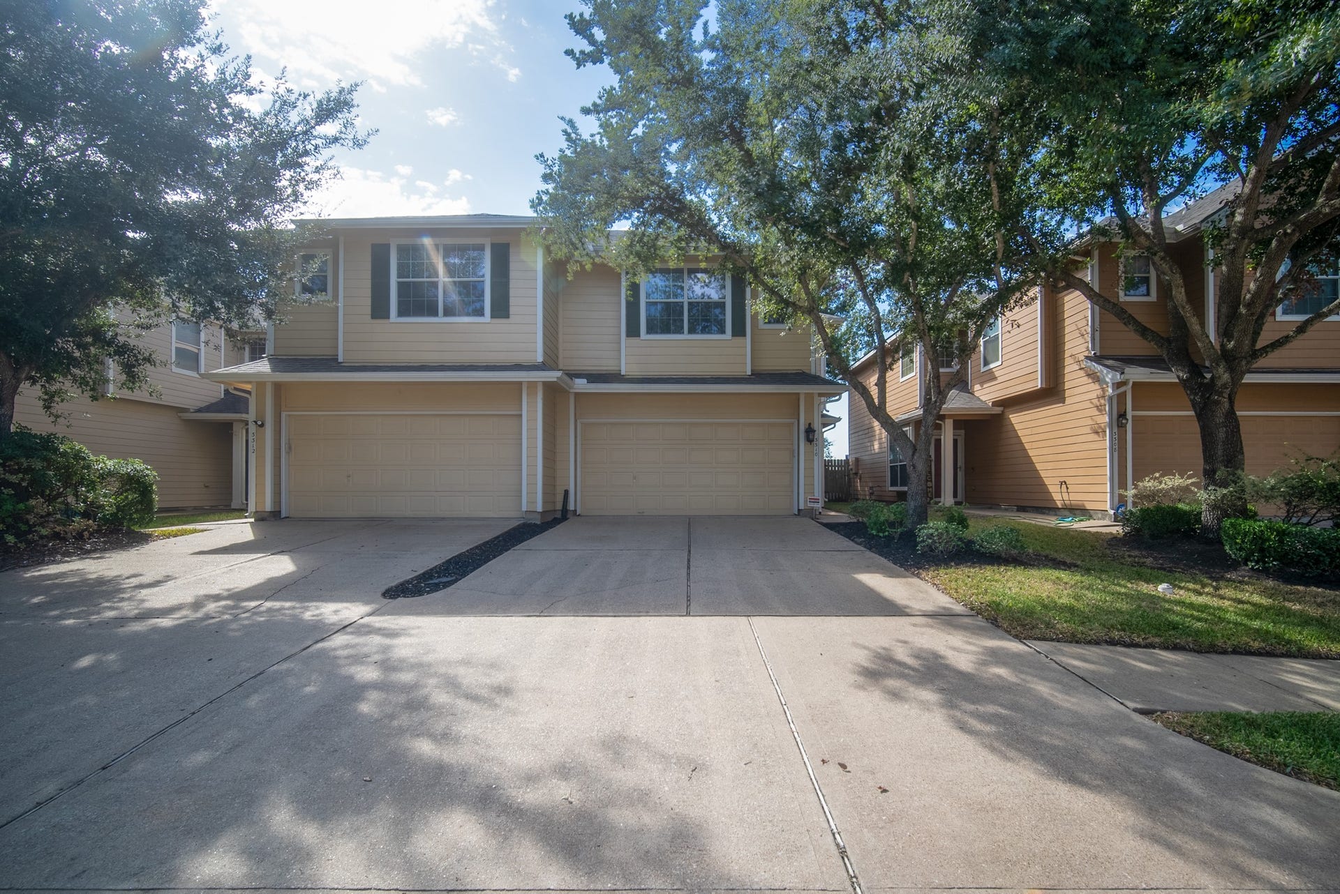 3310 Orchid Trace Lane, Houston, TX 77047 3310 is the unit on the right