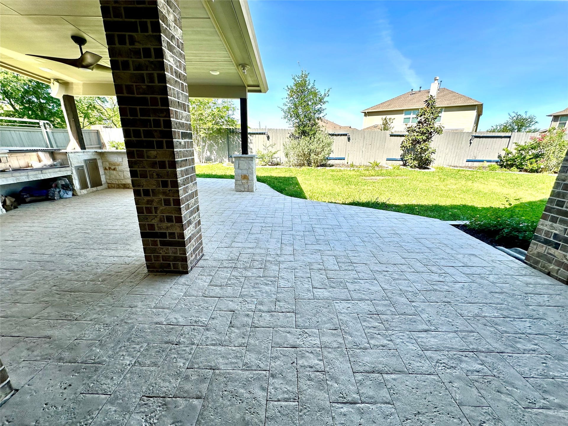 Enjoy the beautiful backyard!