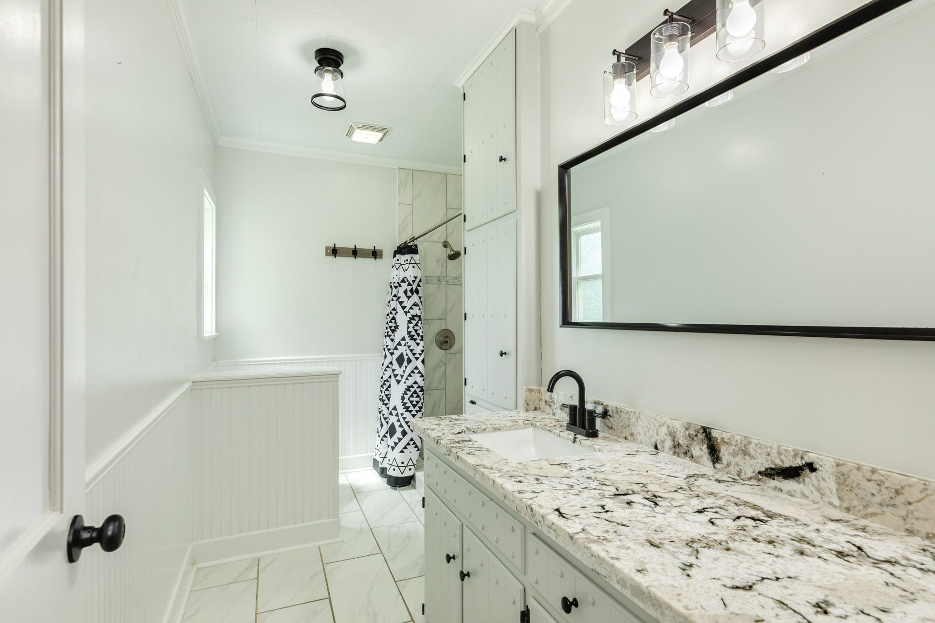 Secondary bathroom located on 1st floor.