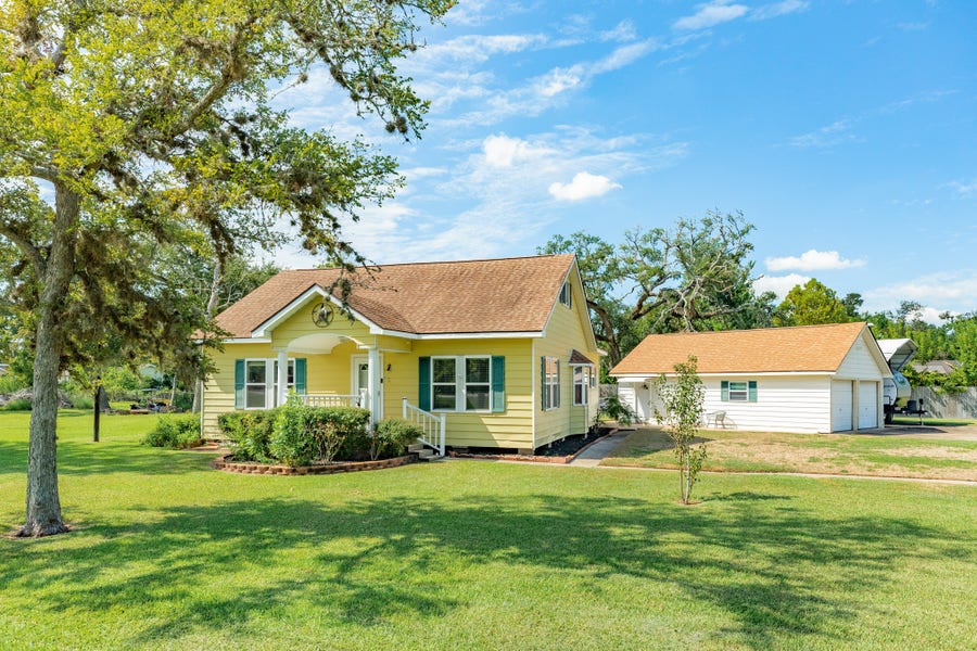 Property photo for 402 Goliad St CR 821, Clute, TX