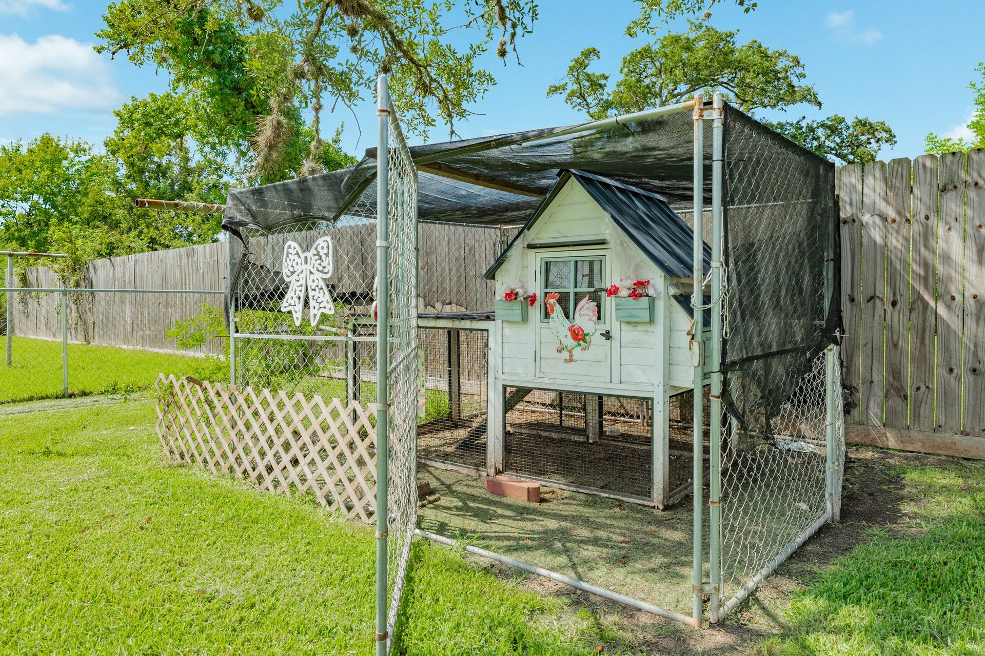 Chicken Coop ready for country living! No city restrictions!