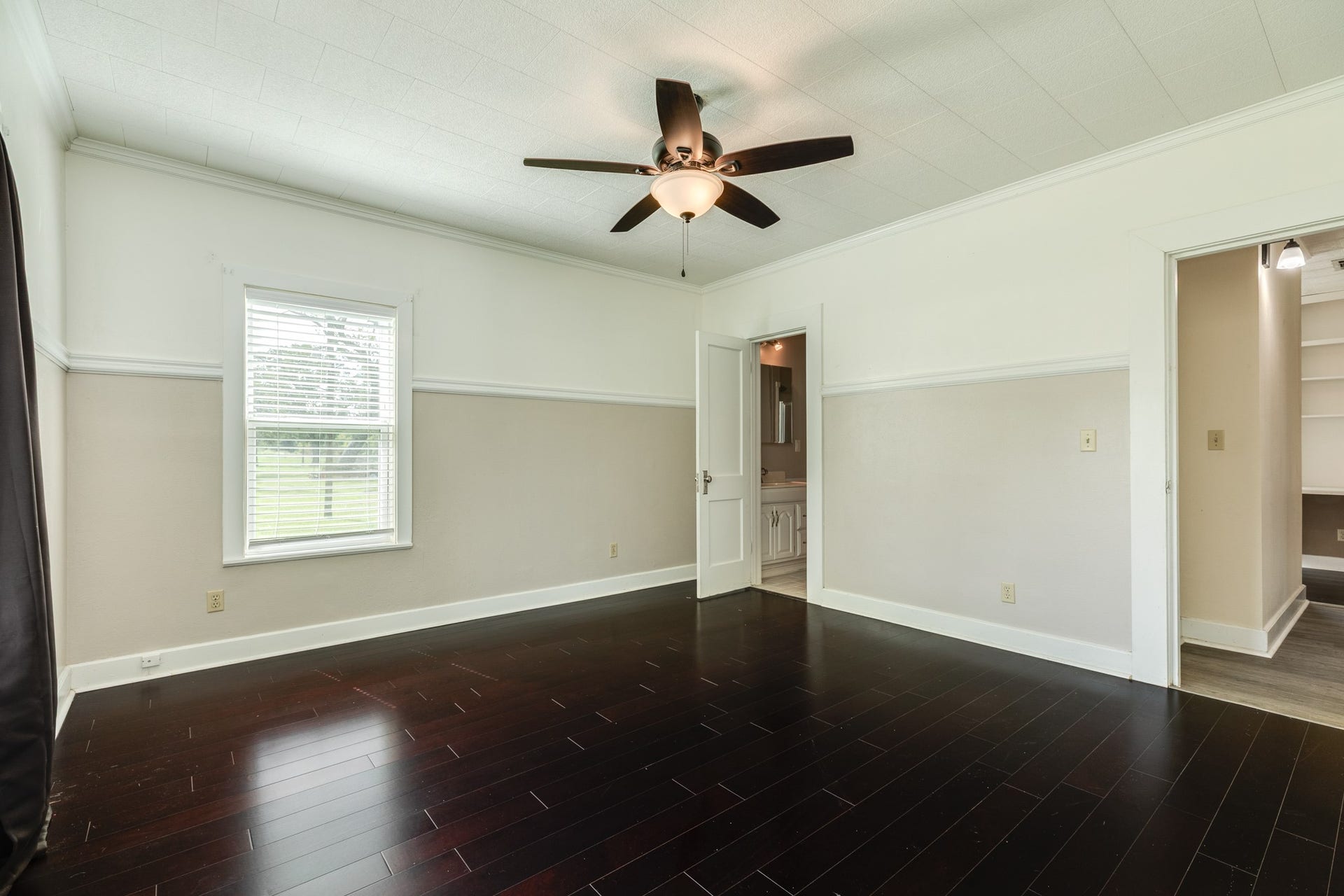 402 Goliad St CR 821, Clute, TX 77531
