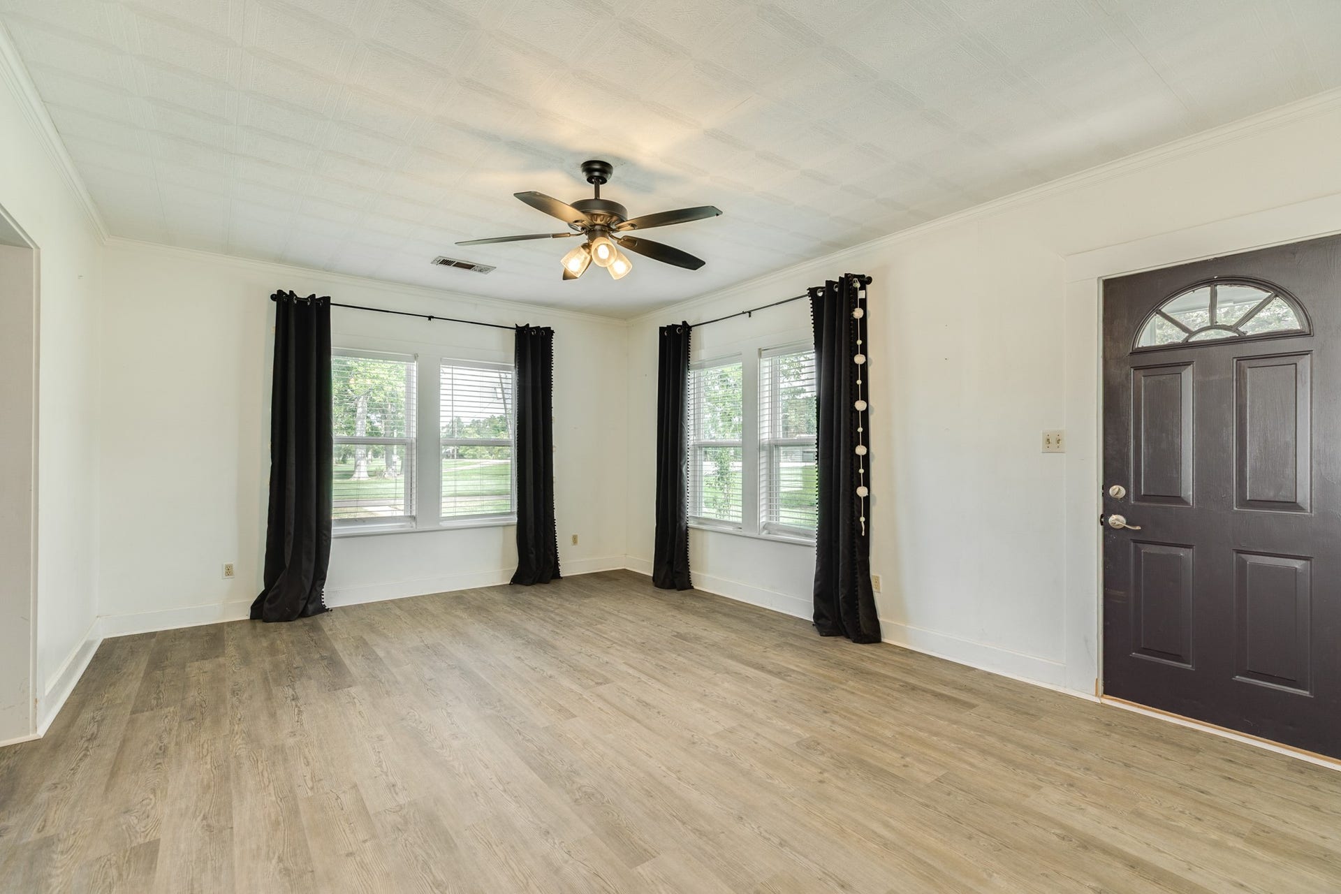 402 Goliad St CR 821, Clute, TX 77531