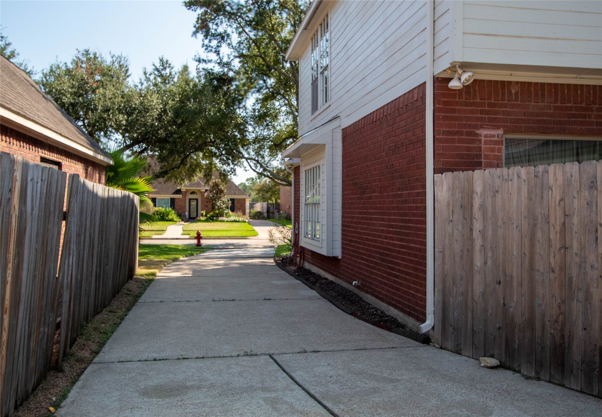 4700 Broadmoor Drive, League City, TX 77573 This is a long driveway with plenty of room for large or many vehicles.