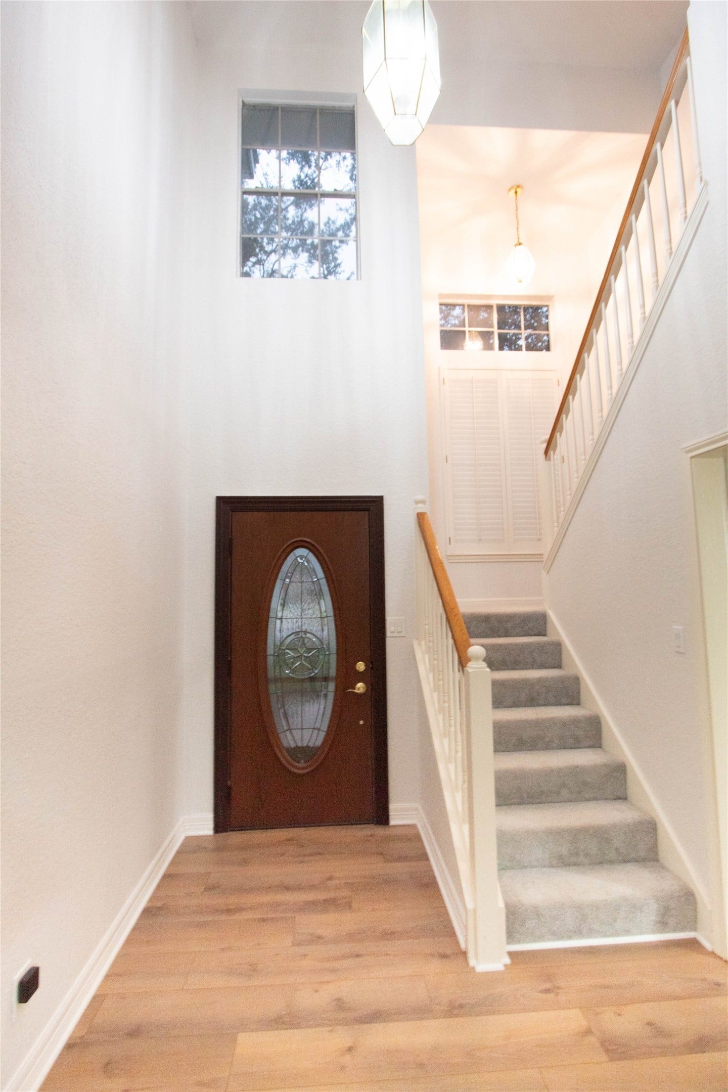 4700 Broadmoor Drive, League City, TX 77573 Two store high foyer