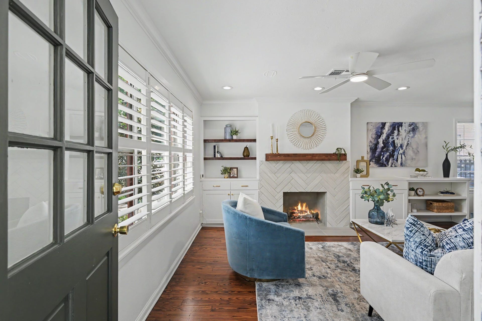 807 Key Street, Houston, TX 77009 Upon entry, you are greeted with a light-filled living room with original hardwood floors, plantation shutters, recessed lighting, built-ins, and an updated fireplace.