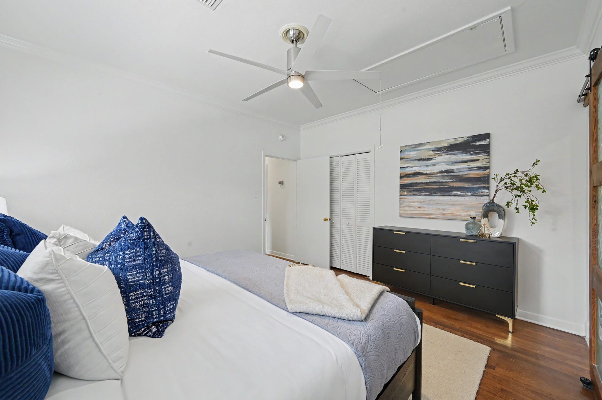 807 Key Street, Houston, TX 77009 Additional view of the primary bedroom highlighting its comfortable proportions, hardwood flooring, and clean, neutral finishes.