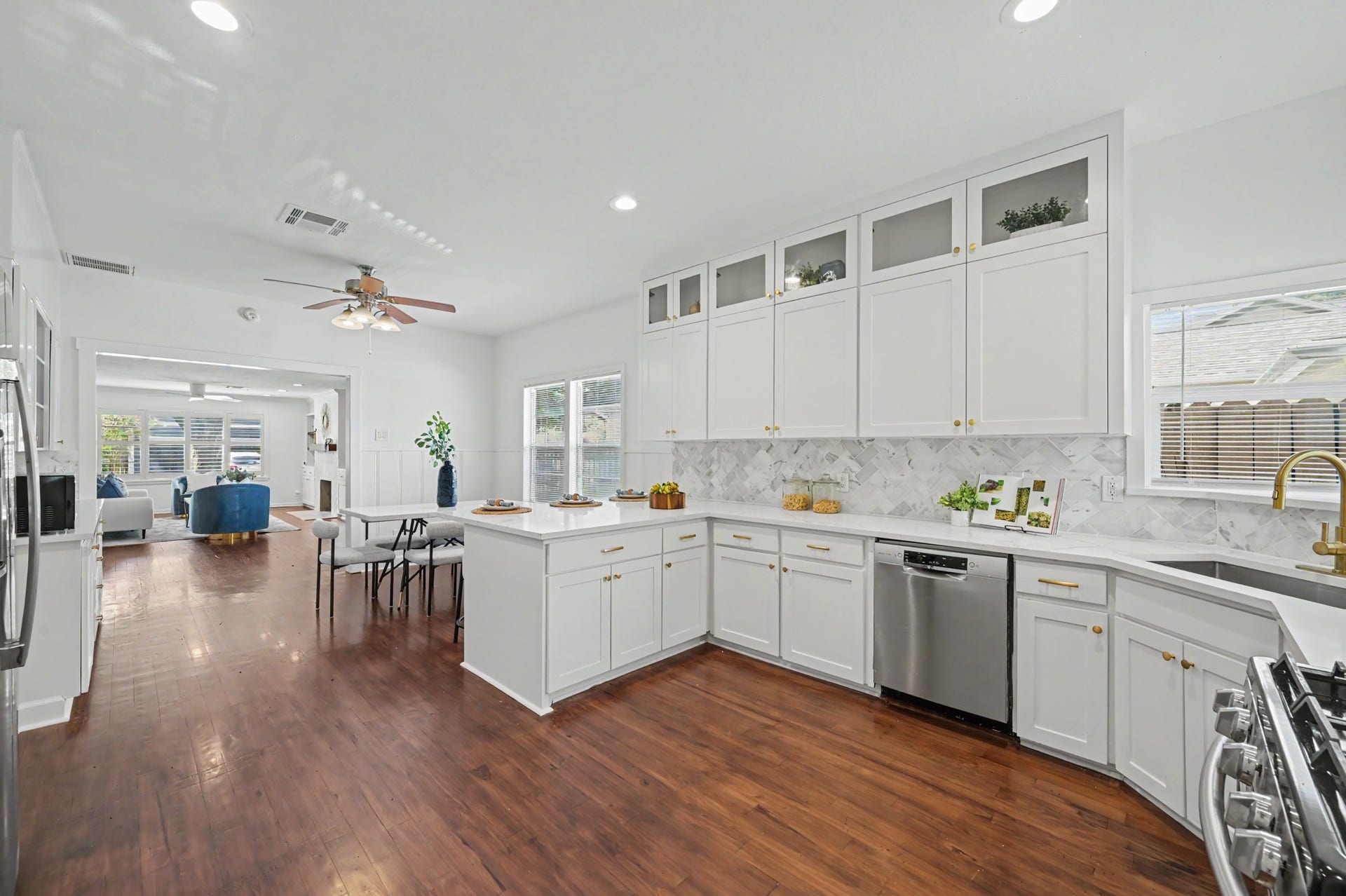 807 Key Street, Houston, TX 77009 Open sightline from the kitchen through the dining area to the living room creates a comfortable flow between the homes main gathering spaces.