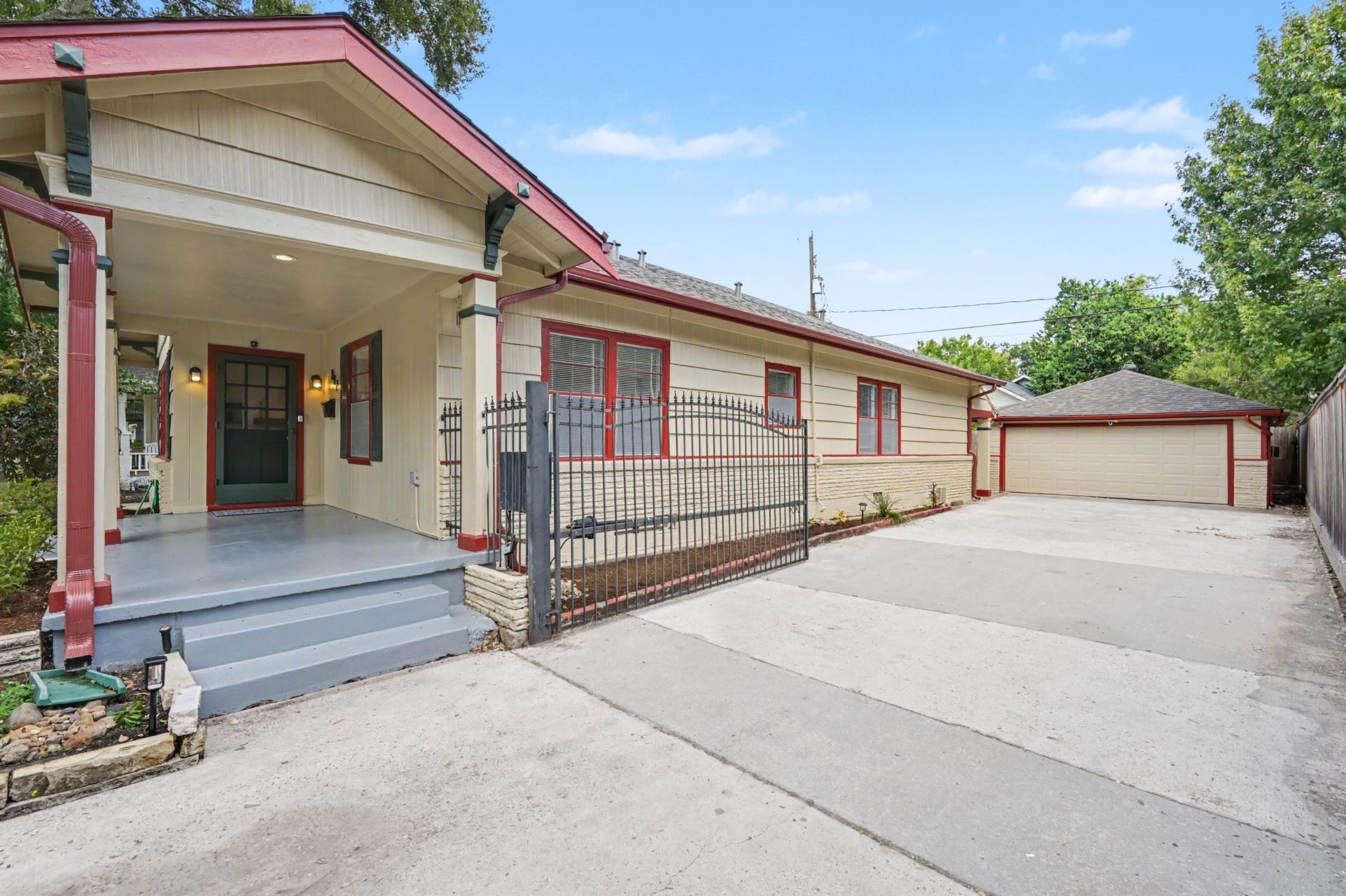 807 Key Street, Houston, TX 77009 Extended driveway leads to the detached garage, with a gated side entrance providing added privacy and separation from the street.