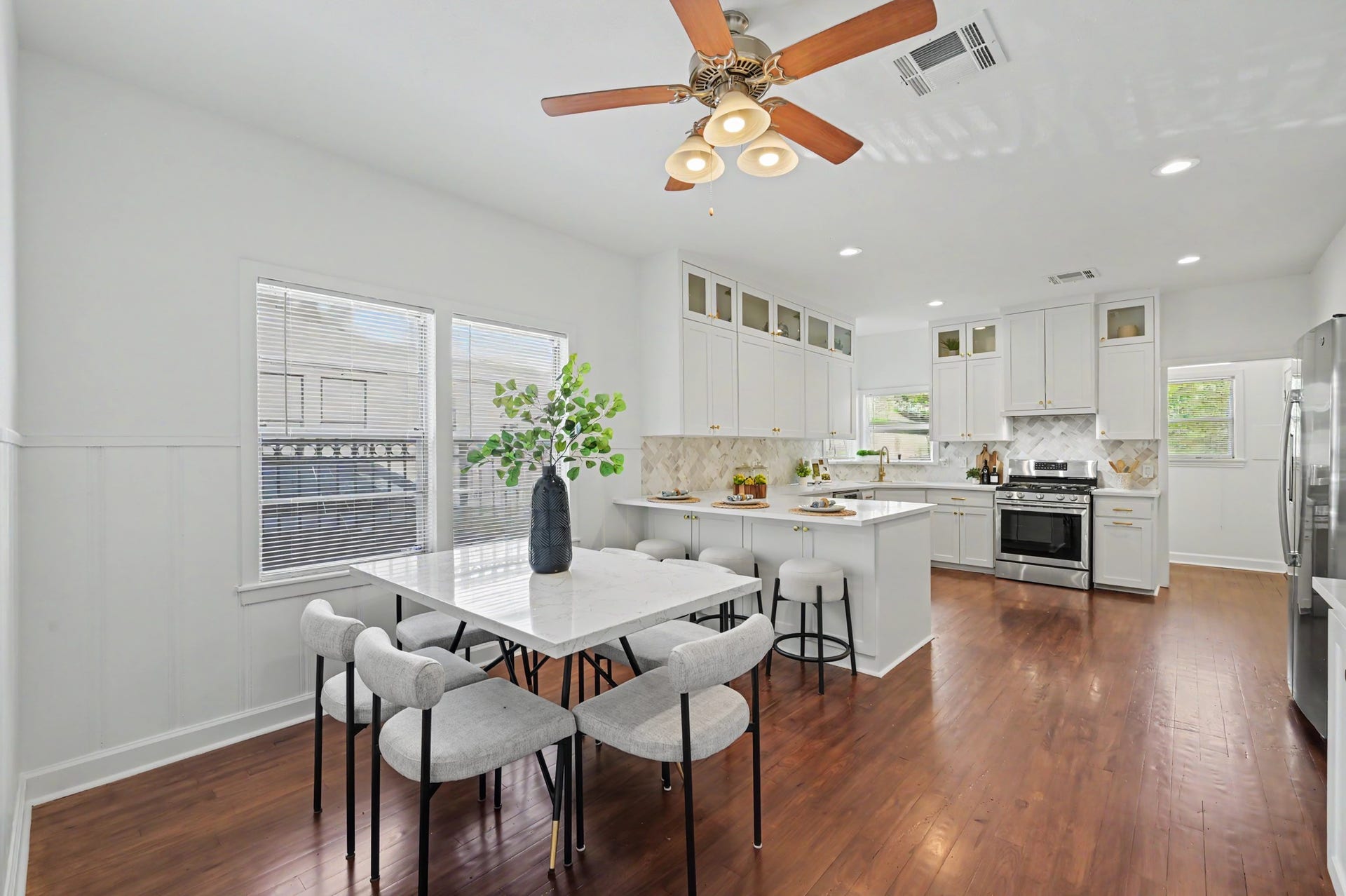 807 Key Street, Houston, TX 77009 Spacious kitchen and dining area featuring extensive cabinetry, a large peninsula with seating, and beautiful hardwood floors.