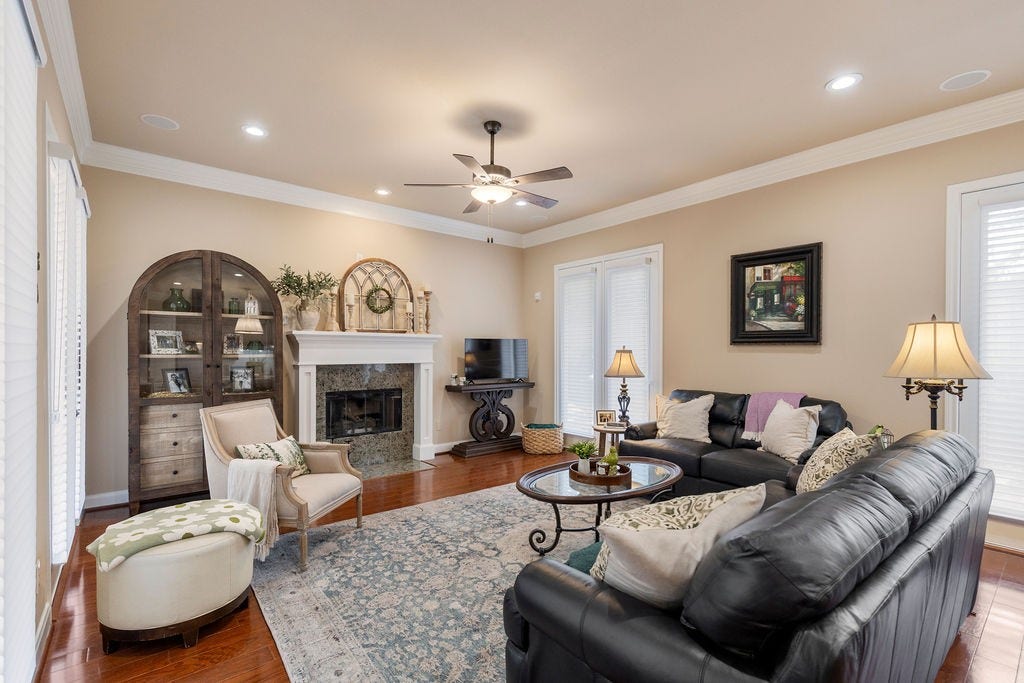82 Mill Point Place, The Woodlands, TX 77380 The living area with access to both the courtyard and back yard.