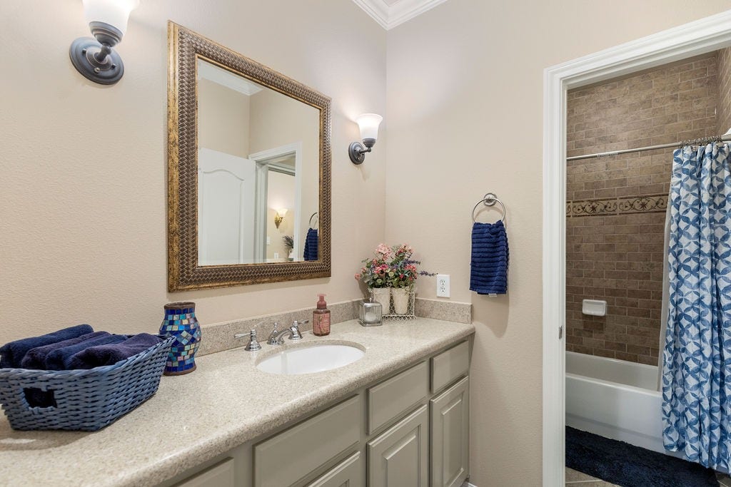 82 Mill Point Place, The Woodlands, TX 77380 82 Mill Point Place, The Woodlands, TX 77380