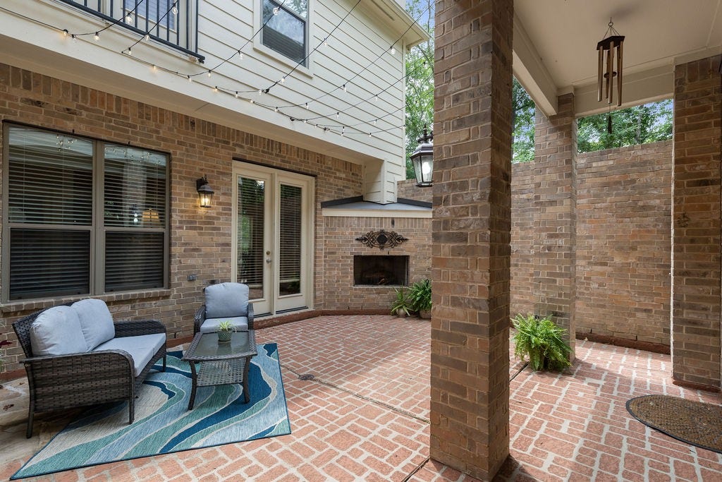 82 Mill Point Place, The Woodlands, TX 77380 Enjoy the summers in your private courtyard.