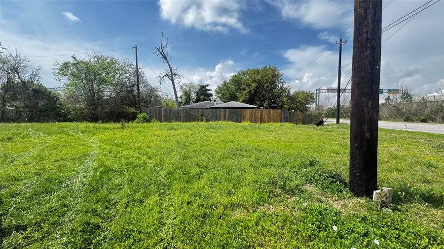 Property photo for 2109 W Texas Avenue, Baytown, TX